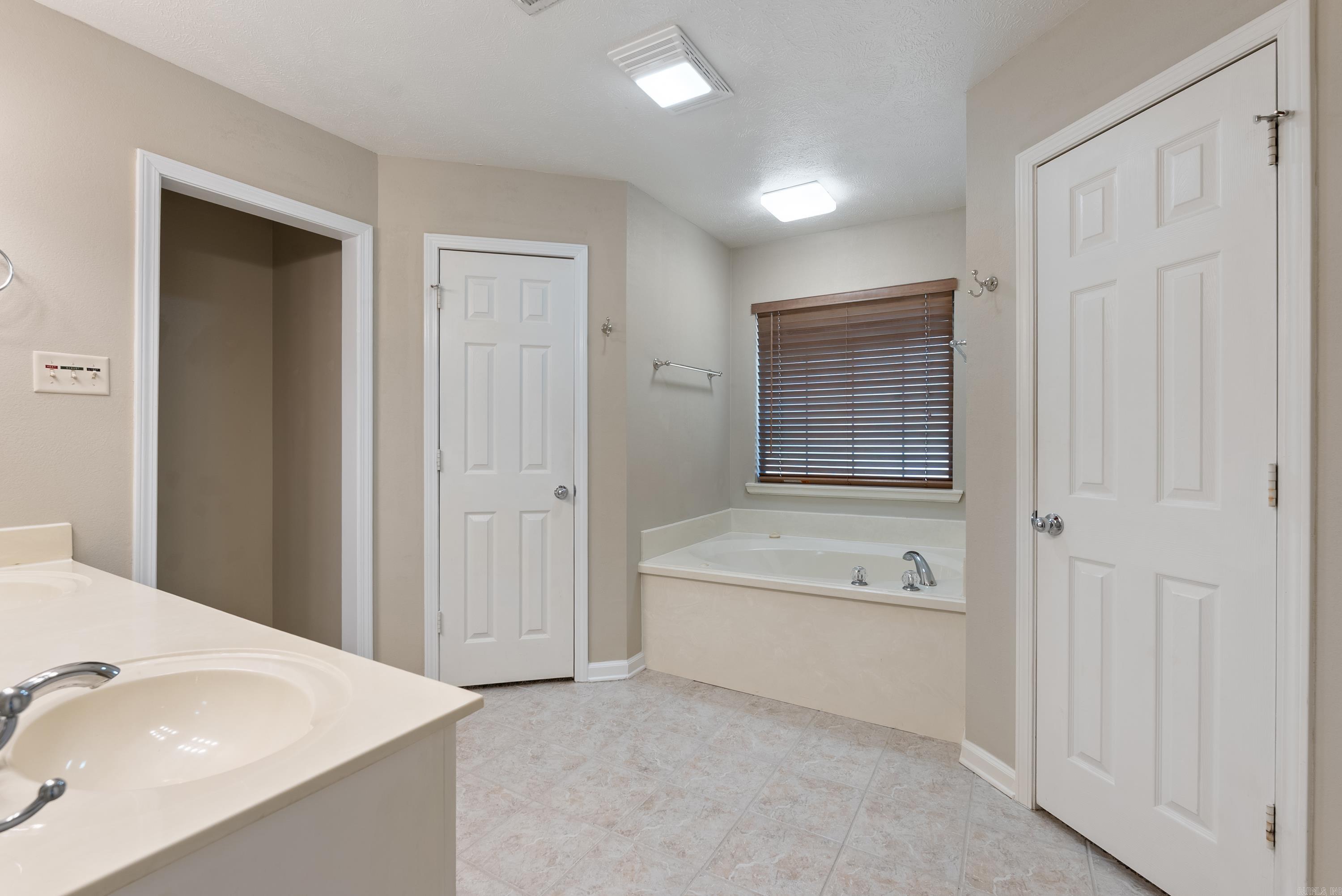 CORNERSTONE NORTH - Residential