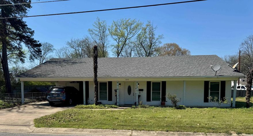 Welcome to your new home! This completely renovated property features a comfortable layout with four spacious bedrooms and two well-appointed bathrooms. Situated in the convenient location of Benton, residents can enjoy the peace of a beautifully fenced yard, perfect for relaxation and enjoyment. The interior boasts easy-to-clean flooring throughout, complemented by a large walk-in closet, providing ample storage space.