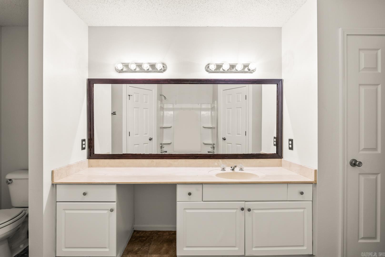 WESTHAMPTON - Residential