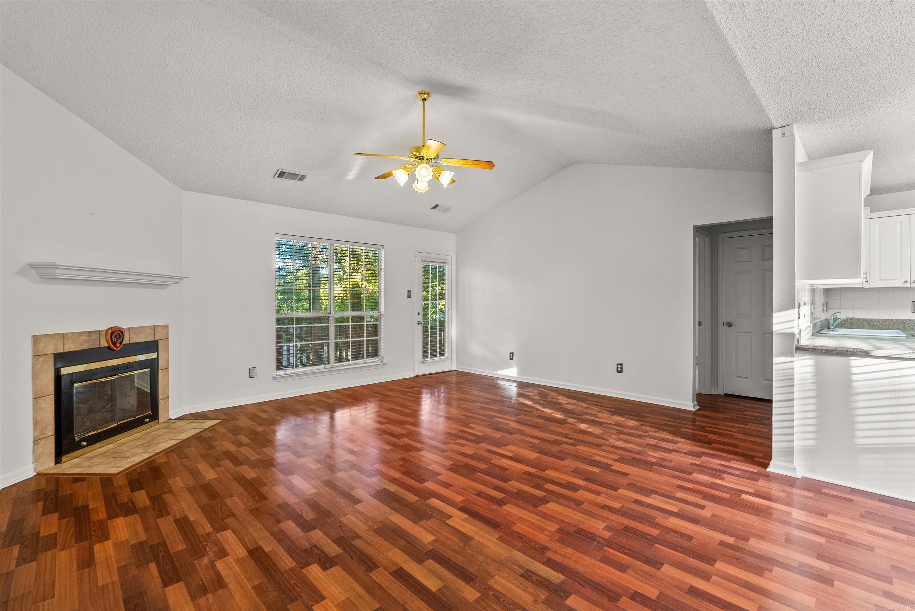 WESTHAMPTON - Residential