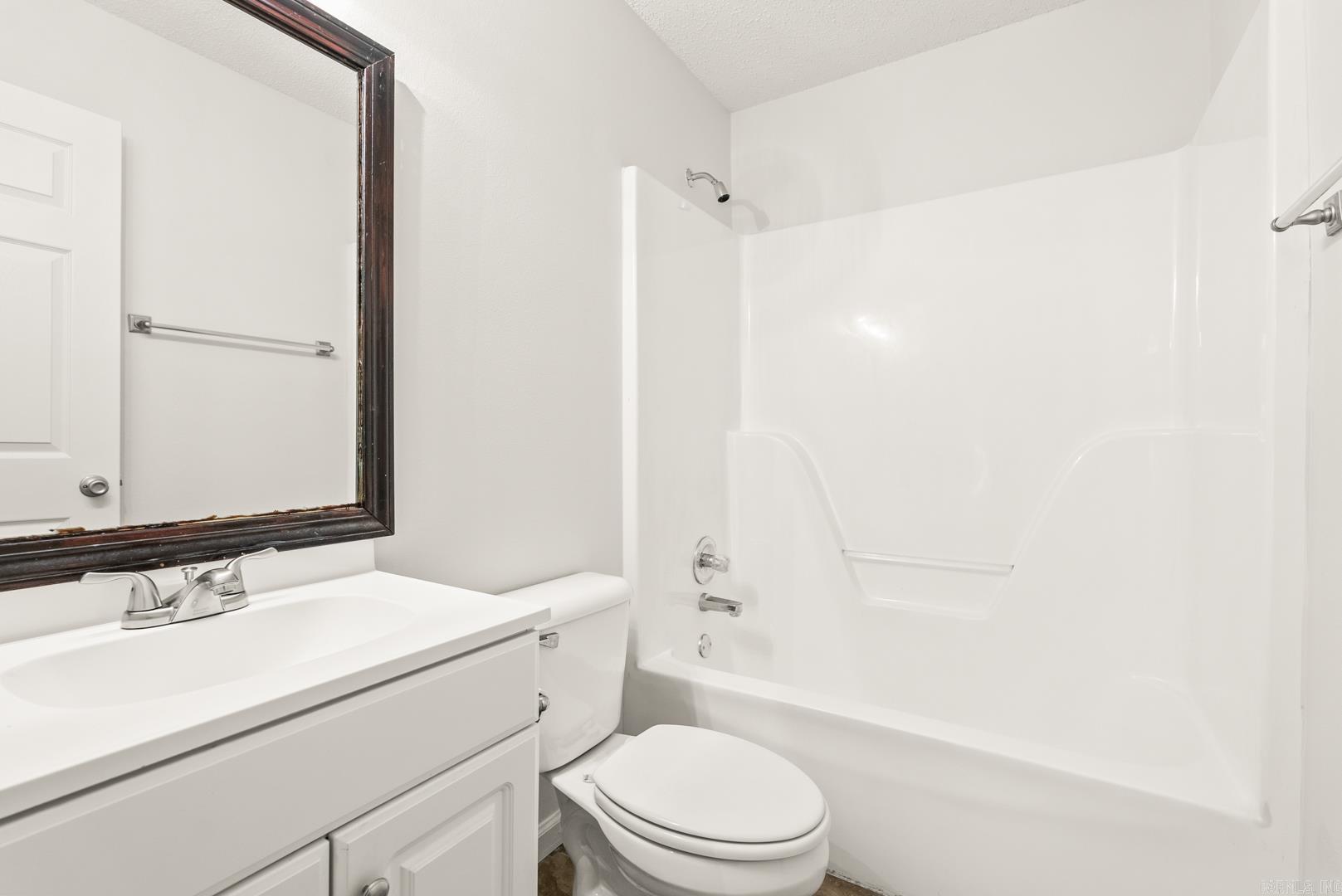 WESTHAMPTON - Residential