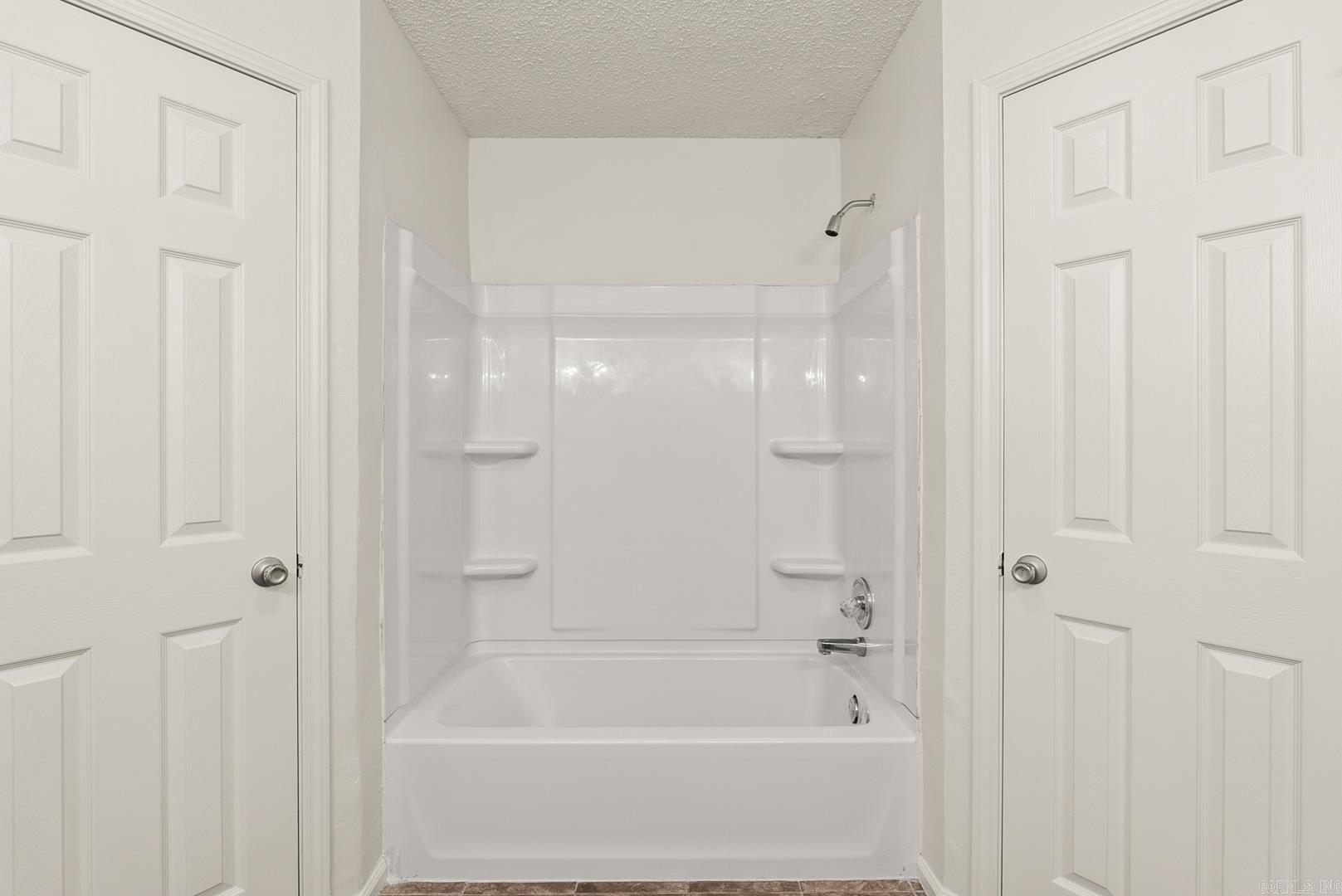 WESTHAMPTON - Residential