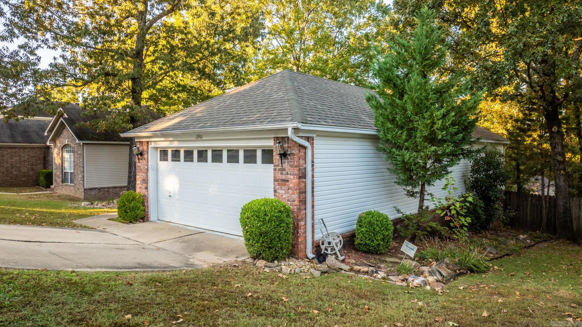 WESTHAMPTON - Residential