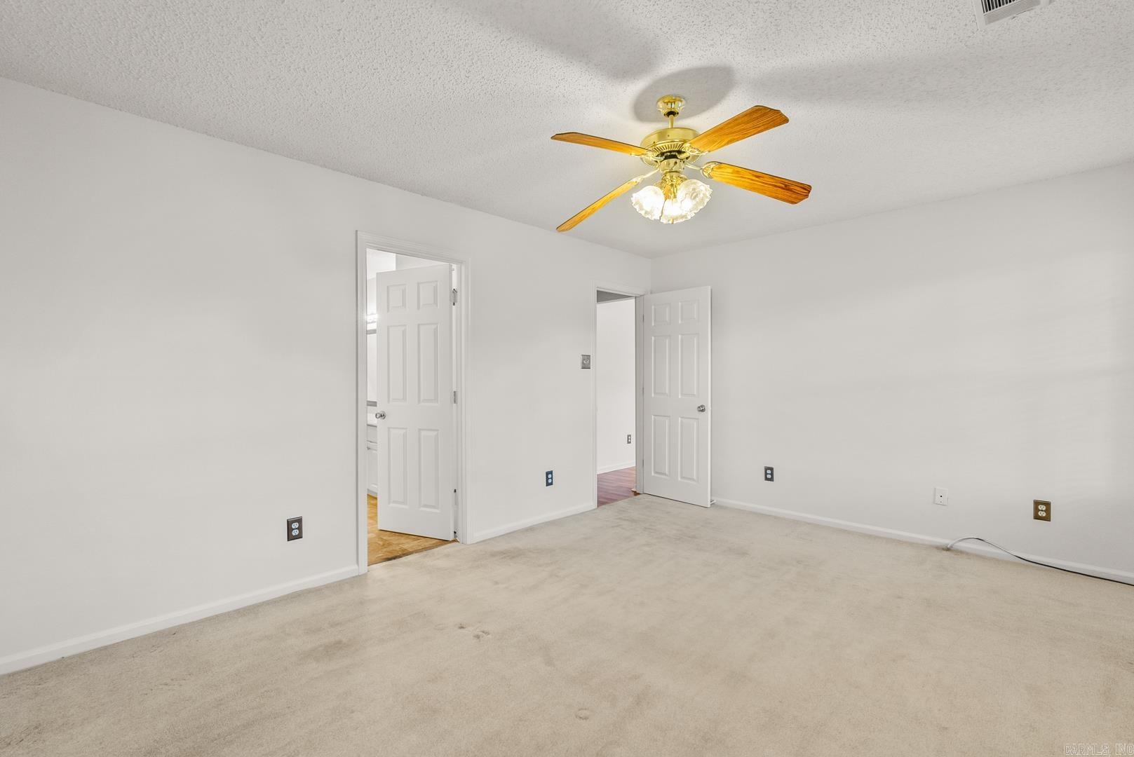 WESTHAMPTON - Residential