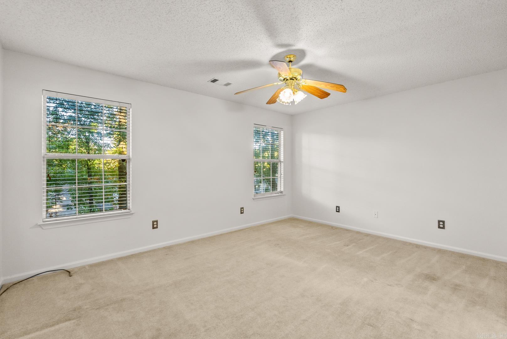 WESTHAMPTON - Residential