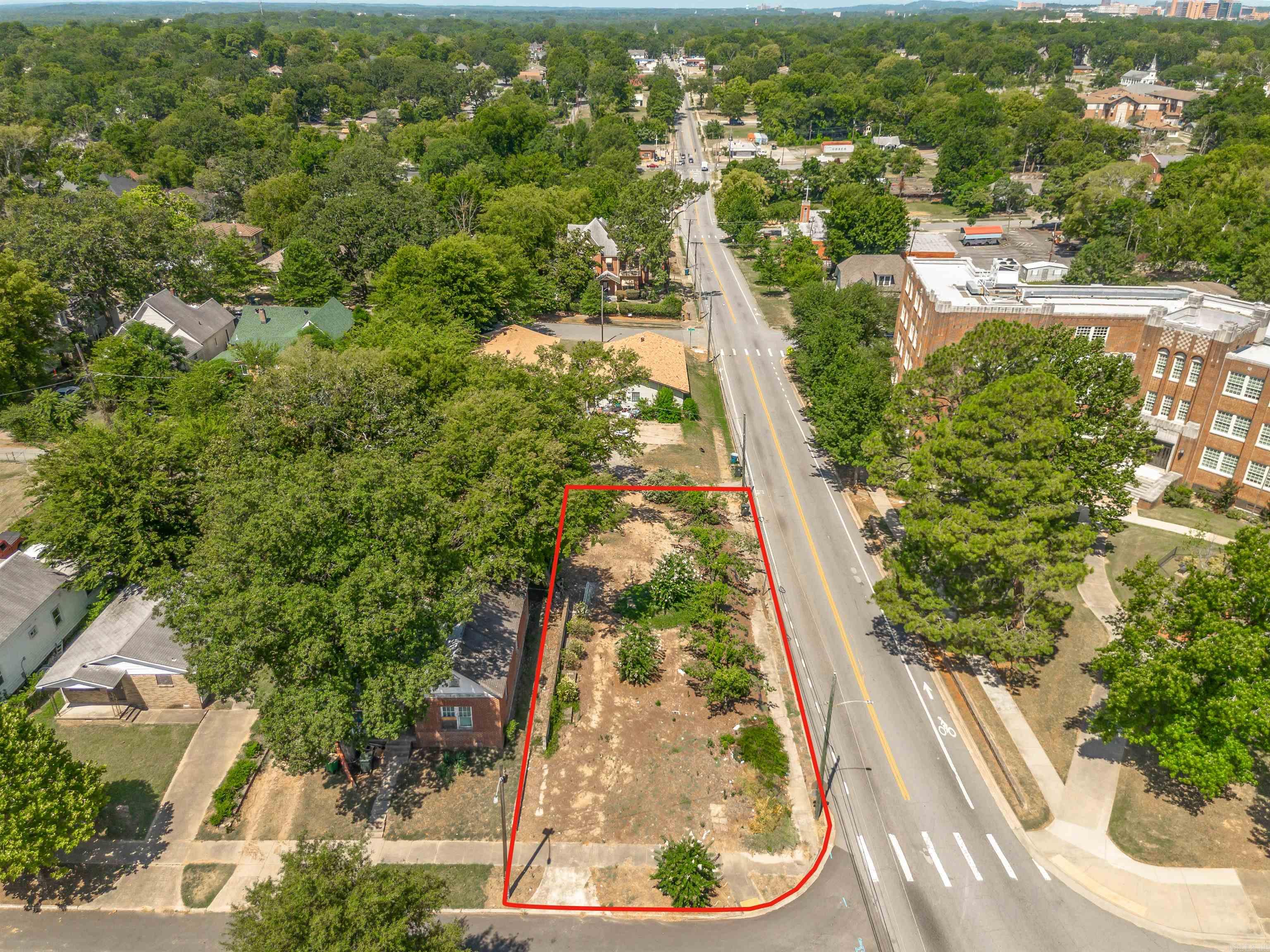 Prime opportunity in downtown Little Rock! This 50ā x 150ā vacant lot sits directly across from Dunbar Elementary School and offers excellent potential for residential development. With convenient back alley access and surrounded by a mix of new construction and beautifully renovated homes, this location is ideal for investors or builders looking to capitalize on the area's revitalization. This centrally located lot puts you close to schools, parks, and all the vibrancy of the downtown core. Donāt miss your chance to be part of this growing neighborhood! Zoned PRD, Planned Residential District Agents see remarks