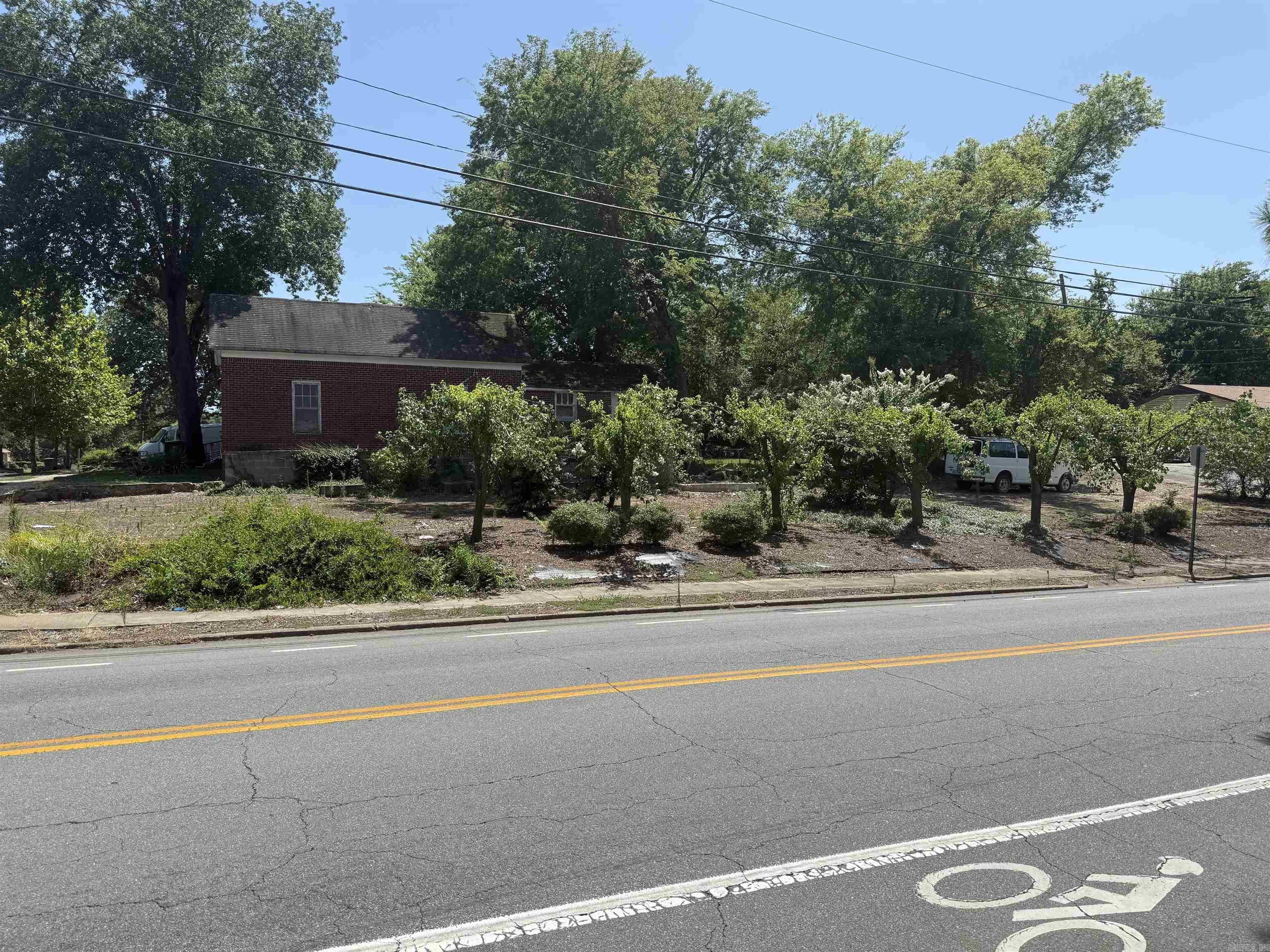 Prime opportunity in downtown Little Rock! This 50ā x 150ā vacant lot sits directly across from Dunbar Elementary School and offers excellent potential for residential development. With convenient back alley access and surrounded by a mix of new construction and beautifully renovated homes, this location is ideal for investors or builders looking to capitalize on the area's revitalization. This centrally located lot puts you close to schools, parks, and all the vibrancy of the downtown core. Donāt miss your chance to be part of this growing neighborhood! Zoned PRD, Planned Residential District Agents see remarks