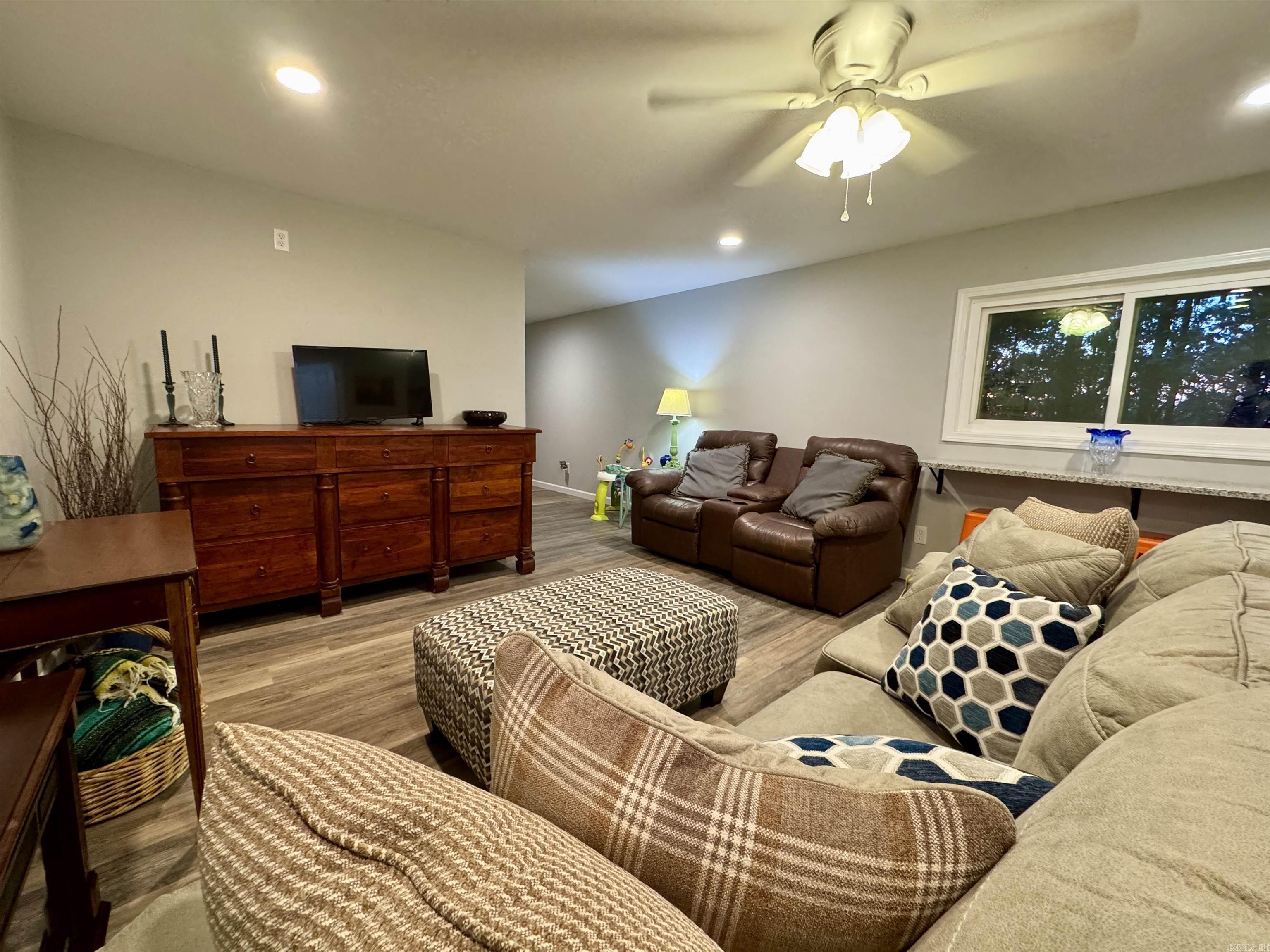 BRENTWOOD - Residential