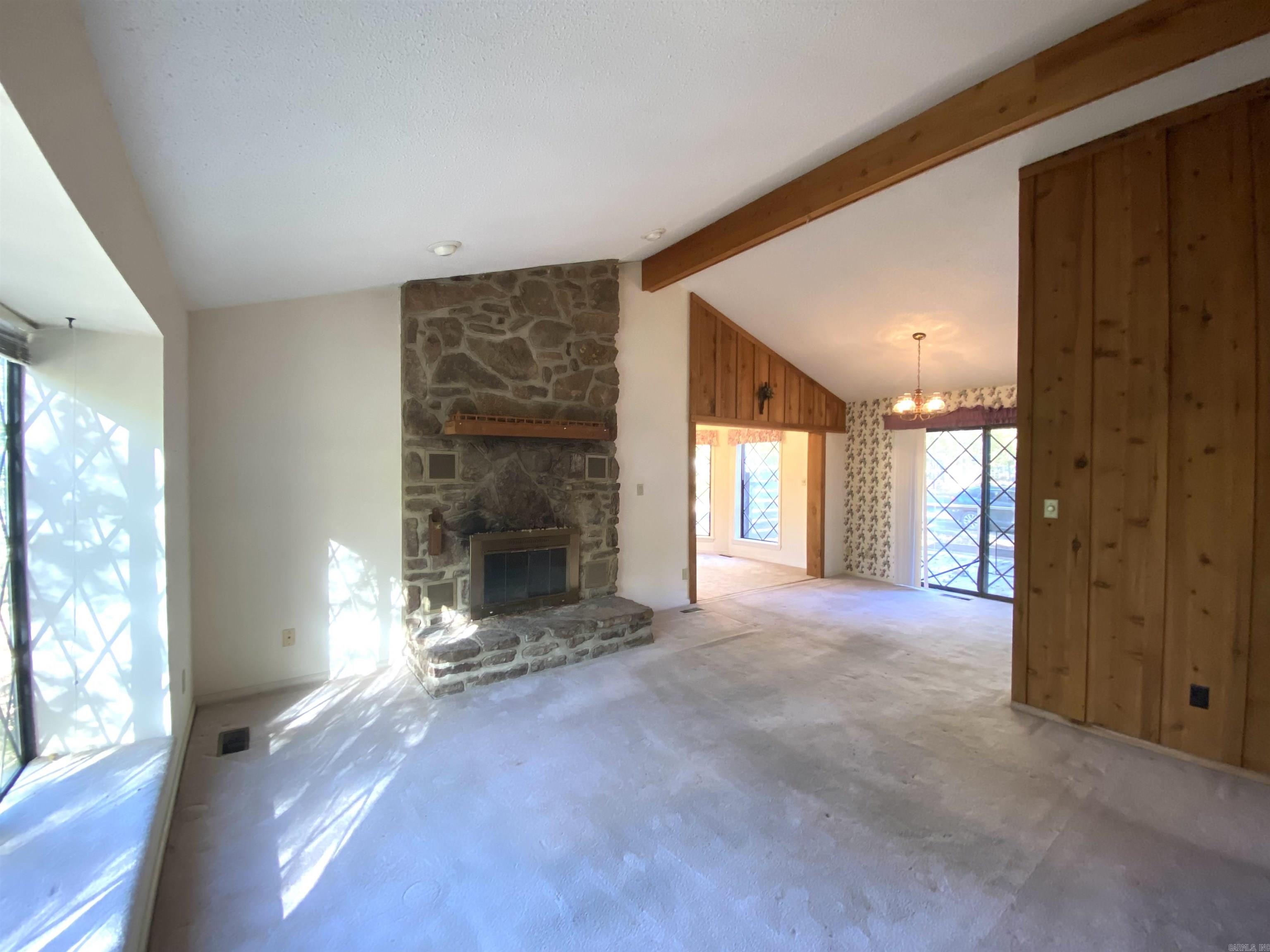 CASTLE RIDGE - Residential