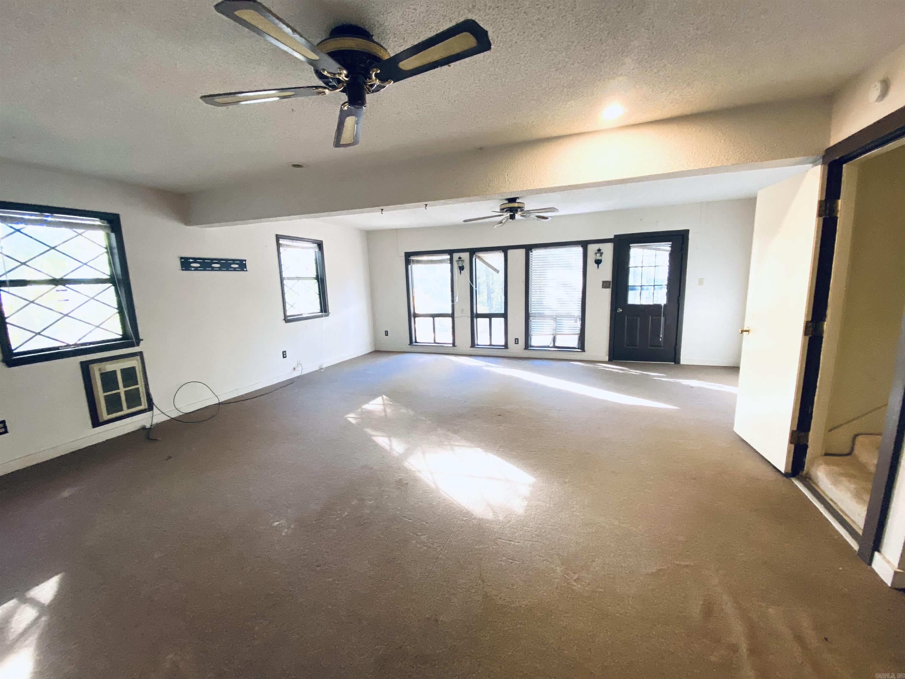 CASTLE RIDGE - Residential