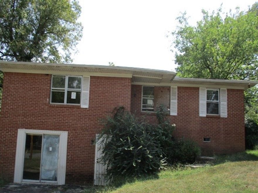 CORPORATE SELLER. SOLD AS IS WHERE IS. LARGE HOME WITH 3 BEDS AND 1.5 BATHS UPSTAIRS. BOTTOM AREA COULD BE CONVERTED TO BEDROOM OR GUEST AREA. TLC IS NEEDED. MAKE AN OFFER TODAY THIS WILL NOT LAST LONG.