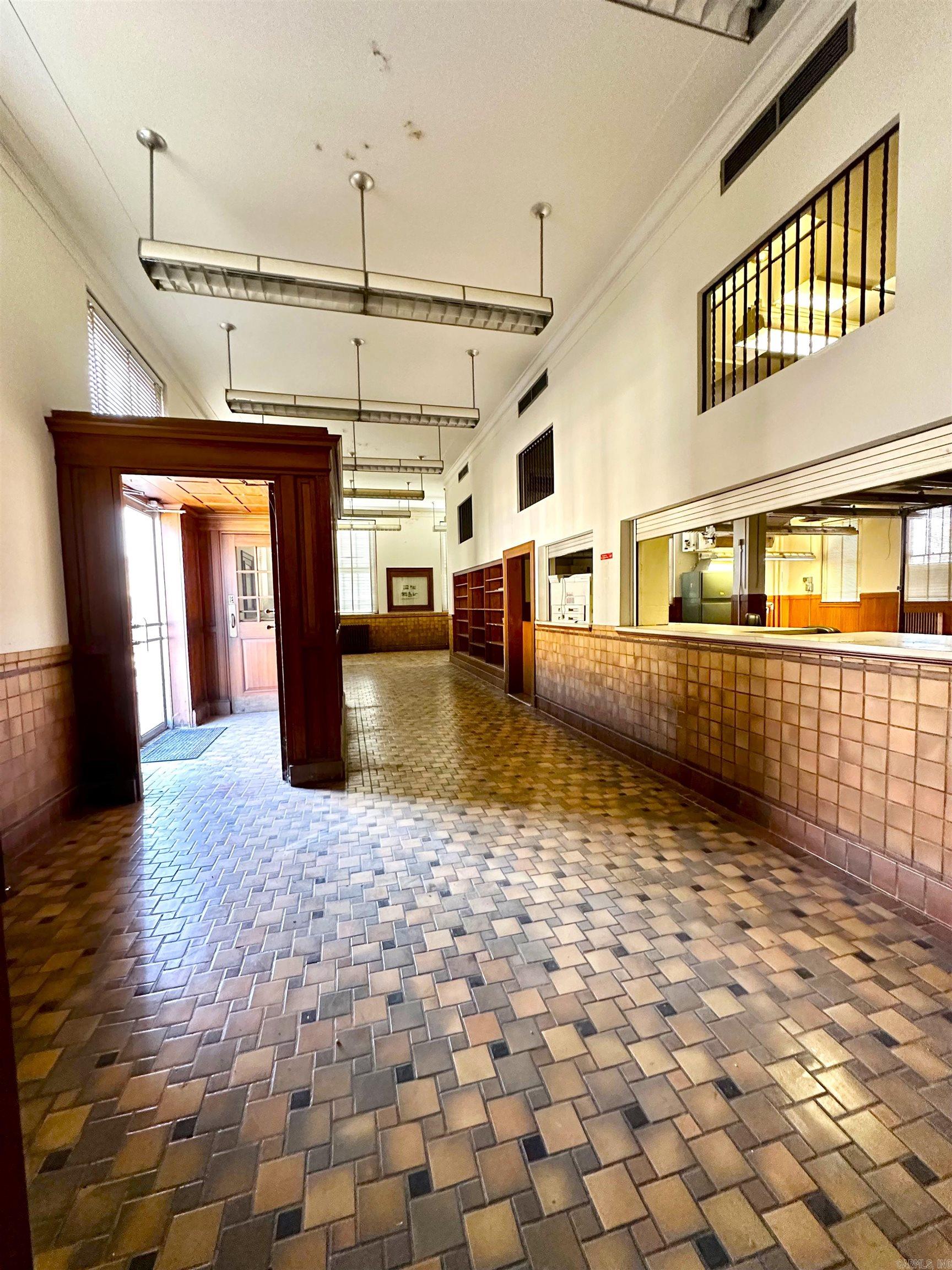 East Broadway - Commercial Sale