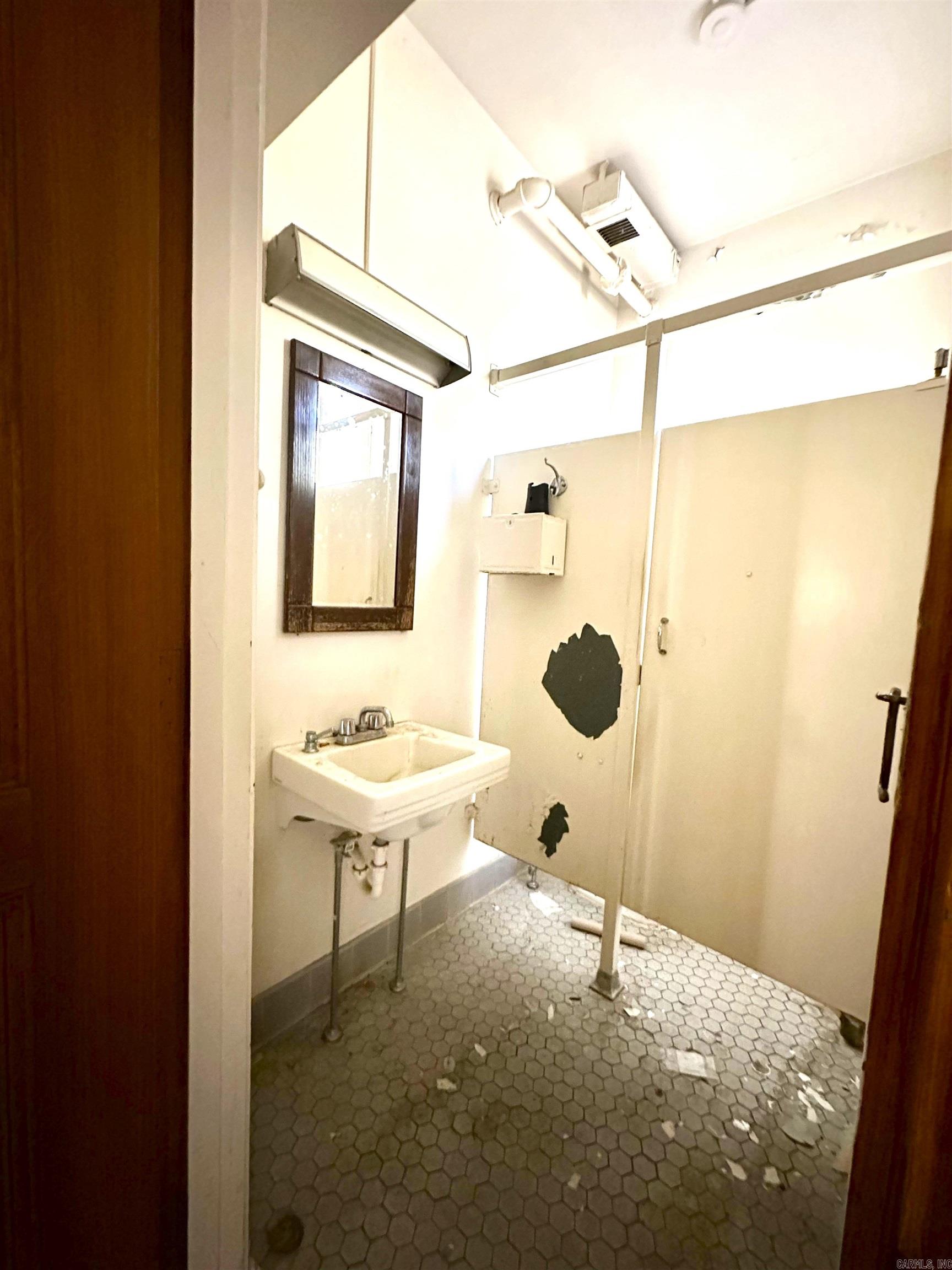 East Broadway - Commercial Sale