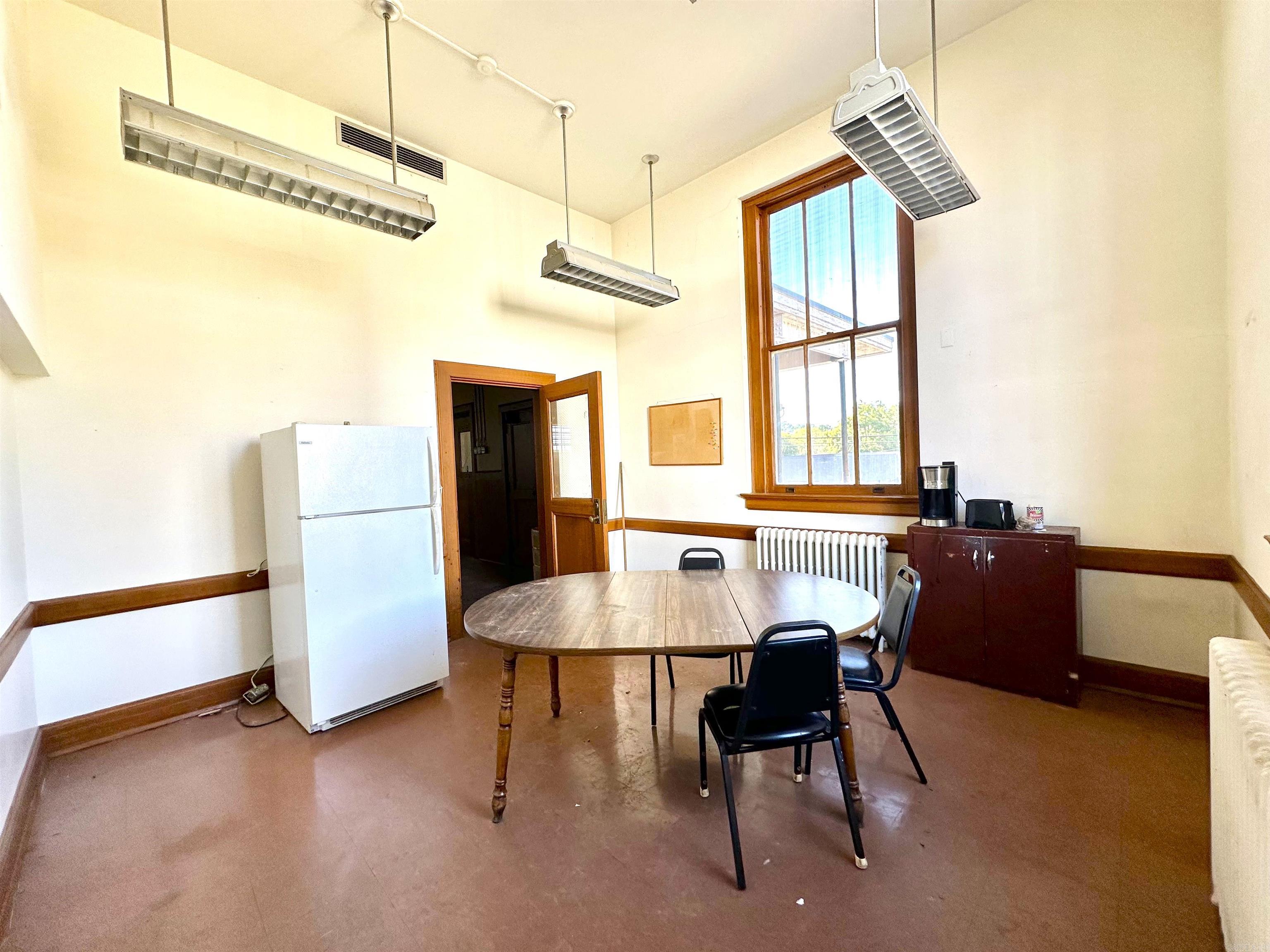 East Broadway - Commercial Sale