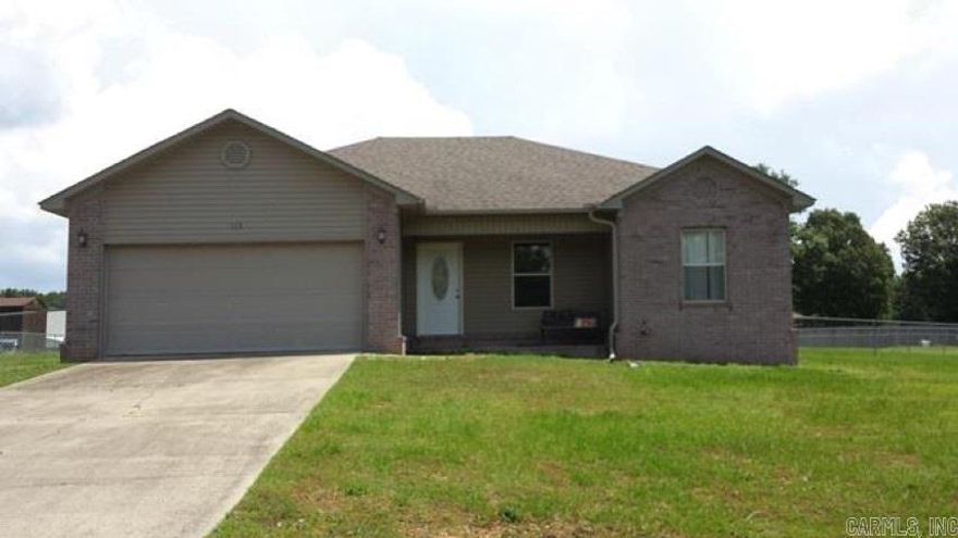 nice 3 bedroom home with split floor plan.  Newer appliances, chain link fenced yard.  located on 3/4 +  acre lot.  Cabot Schools.