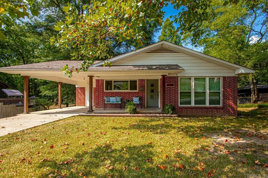 Welcome to this charming, updated home in desirable downtown Benton!! Step into this beautifully maintained 3- bedroom, 1.5 bathroom home built in 1955. It has the perfect blend of classic character and modern updates! You'll find refinished hardwoods, lots of natural lighting, new kitchen and bathroom tile, new shower, new vanities in both bathrooms, new kitchen cabinets and appliances, as well as new light fixtures. Washer, dryer and refridgerator will convey. This home is perfect for a first time home buyer, investor looking for a new rental, or someone downsizing. The location doesn't get any better than this!! Don't miss out on this beautiful home!!