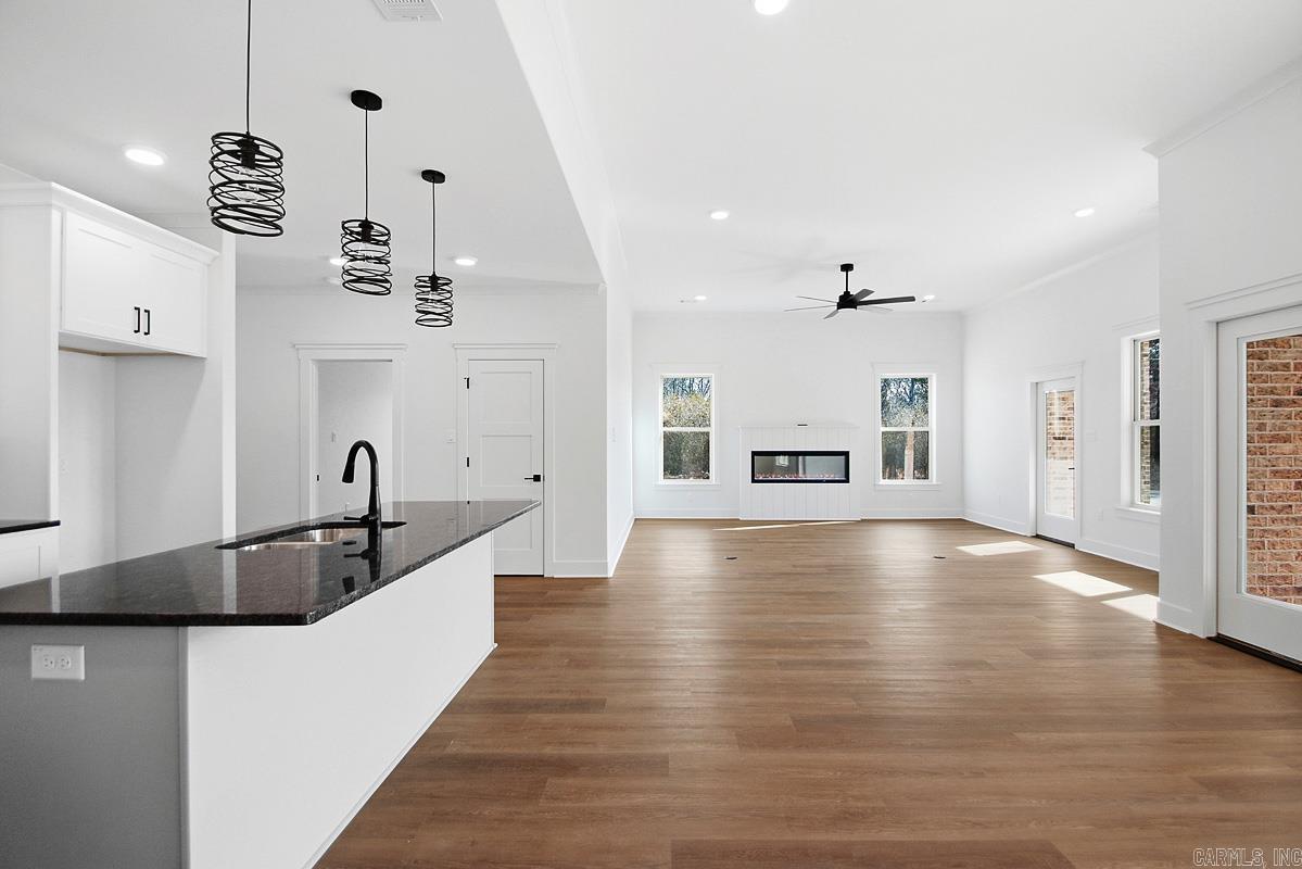 CREEKSIDE - Residential