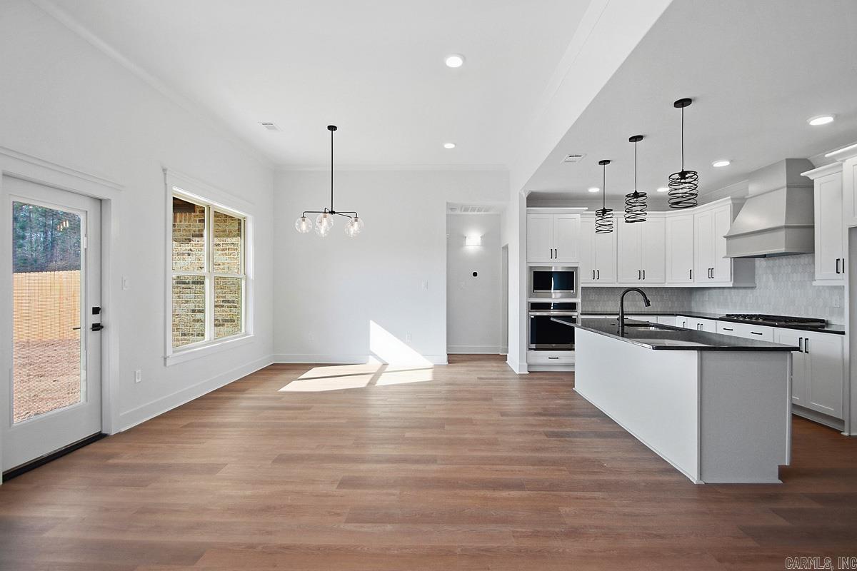 CREEKSIDE - Residential