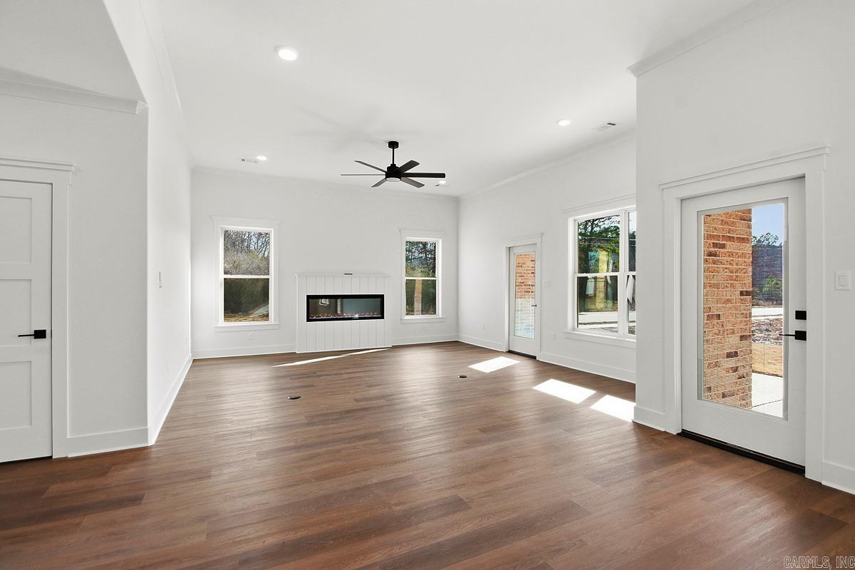 CREEKSIDE - Residential