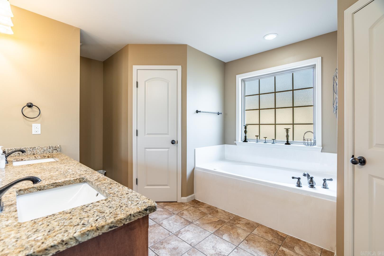 KINGS CROSSING - Residential