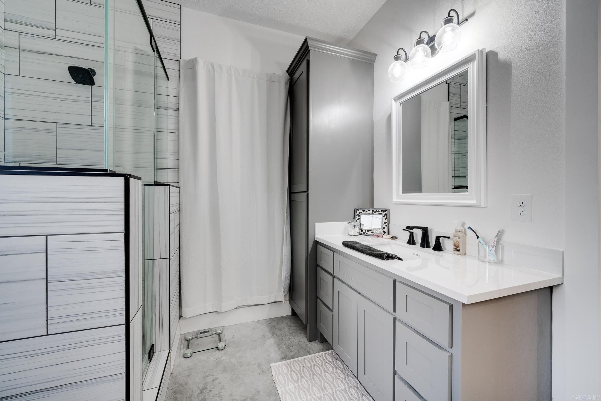 Round Mountain Replat - Residential