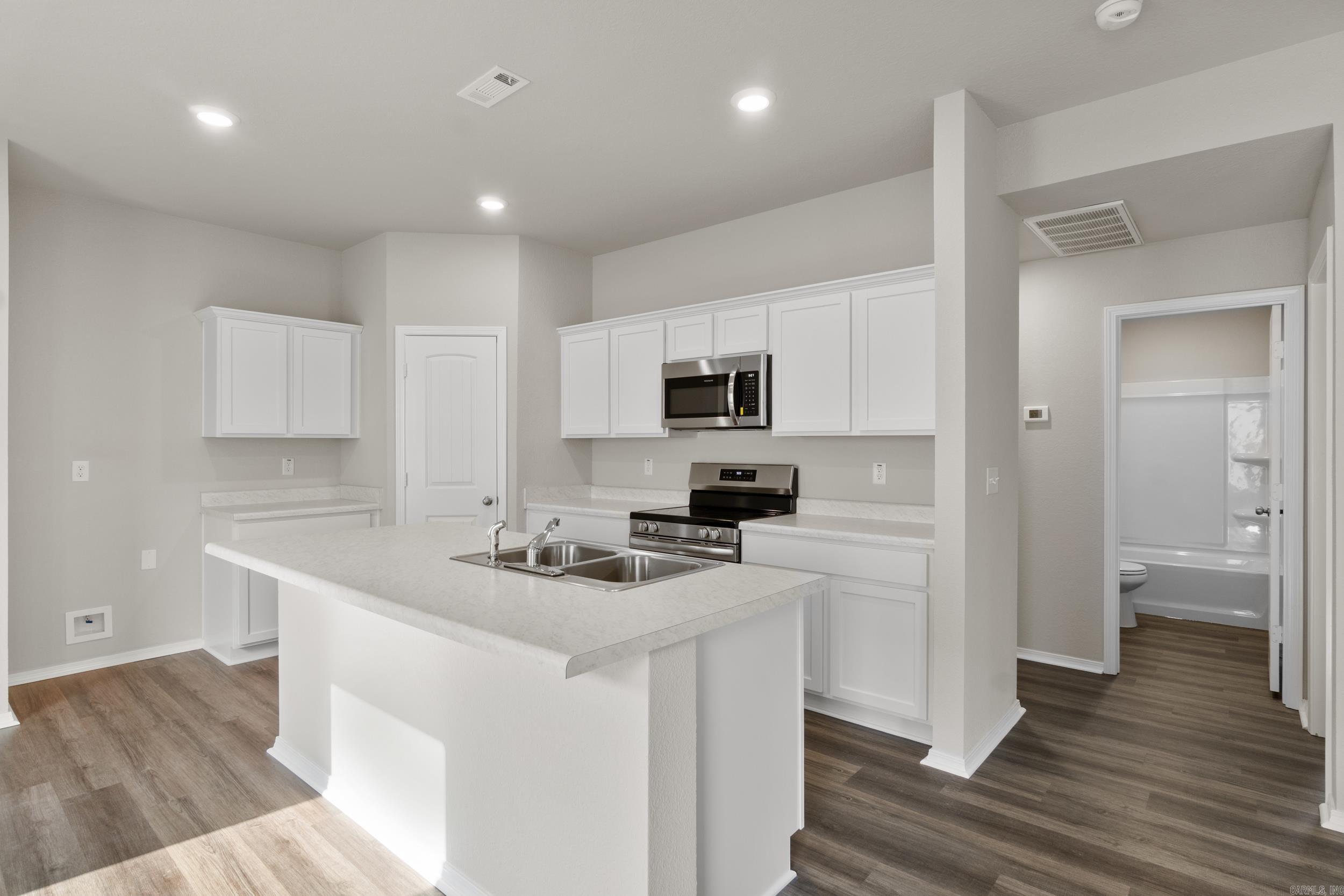 COUNTRY CLUB OF ARK THE - Residential