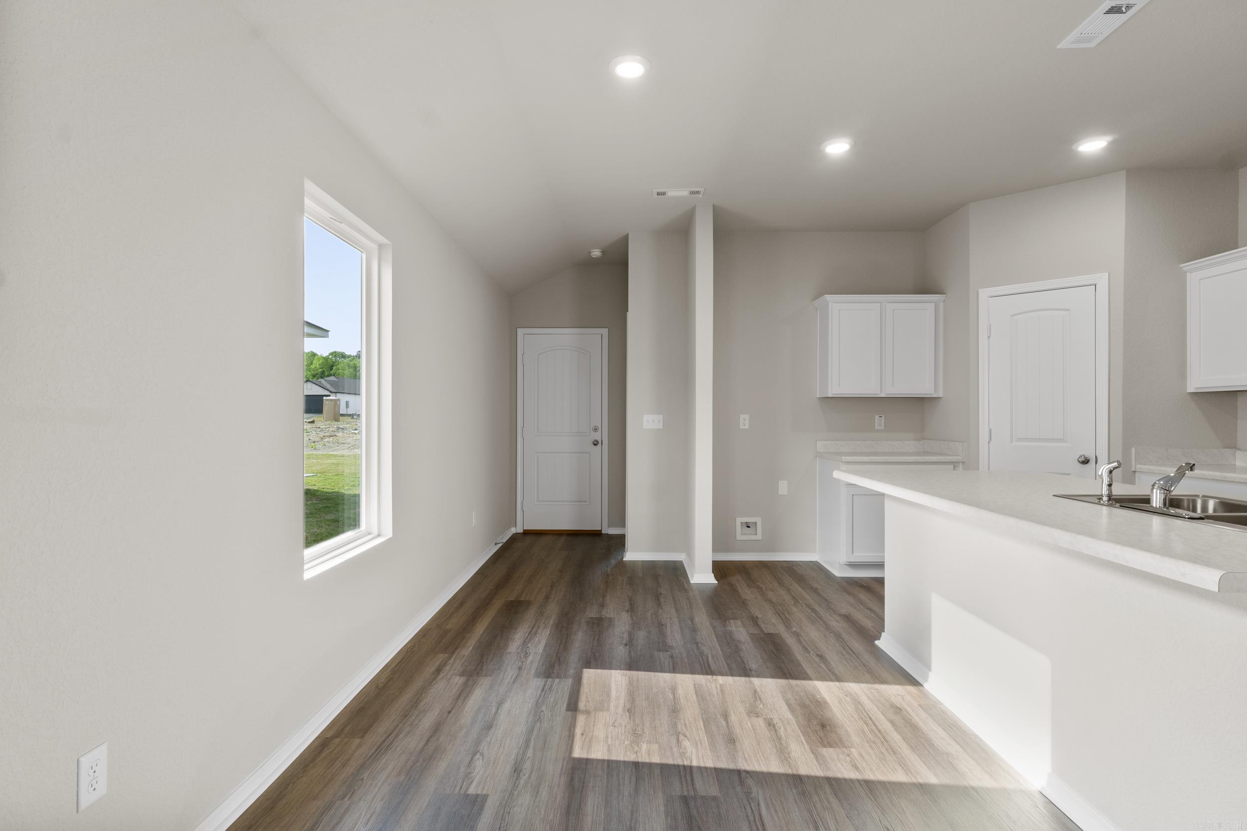 COUNTRY CLUB OF ARK THE - Residential