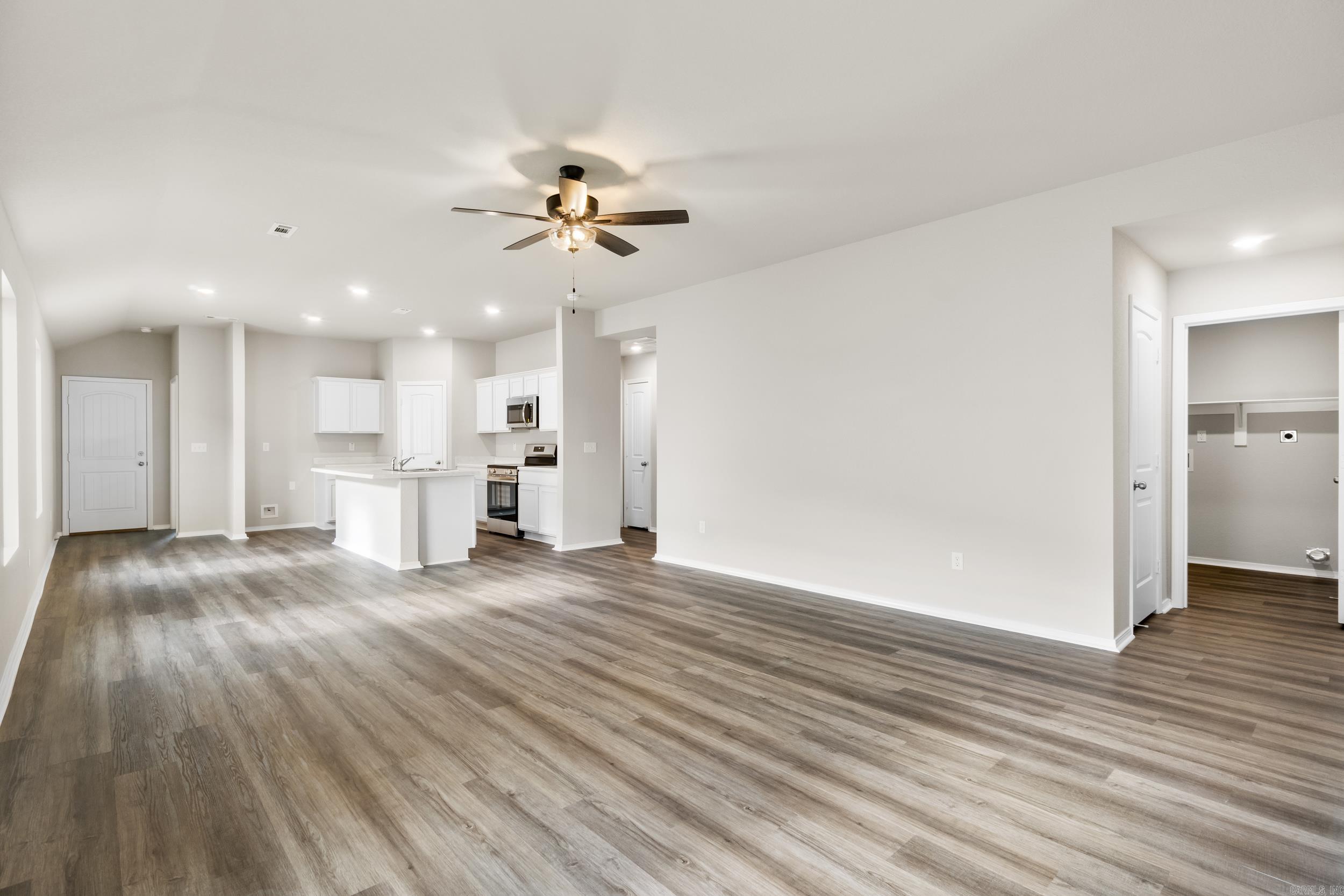 COUNTRY CLUB OF ARK THE - Residential