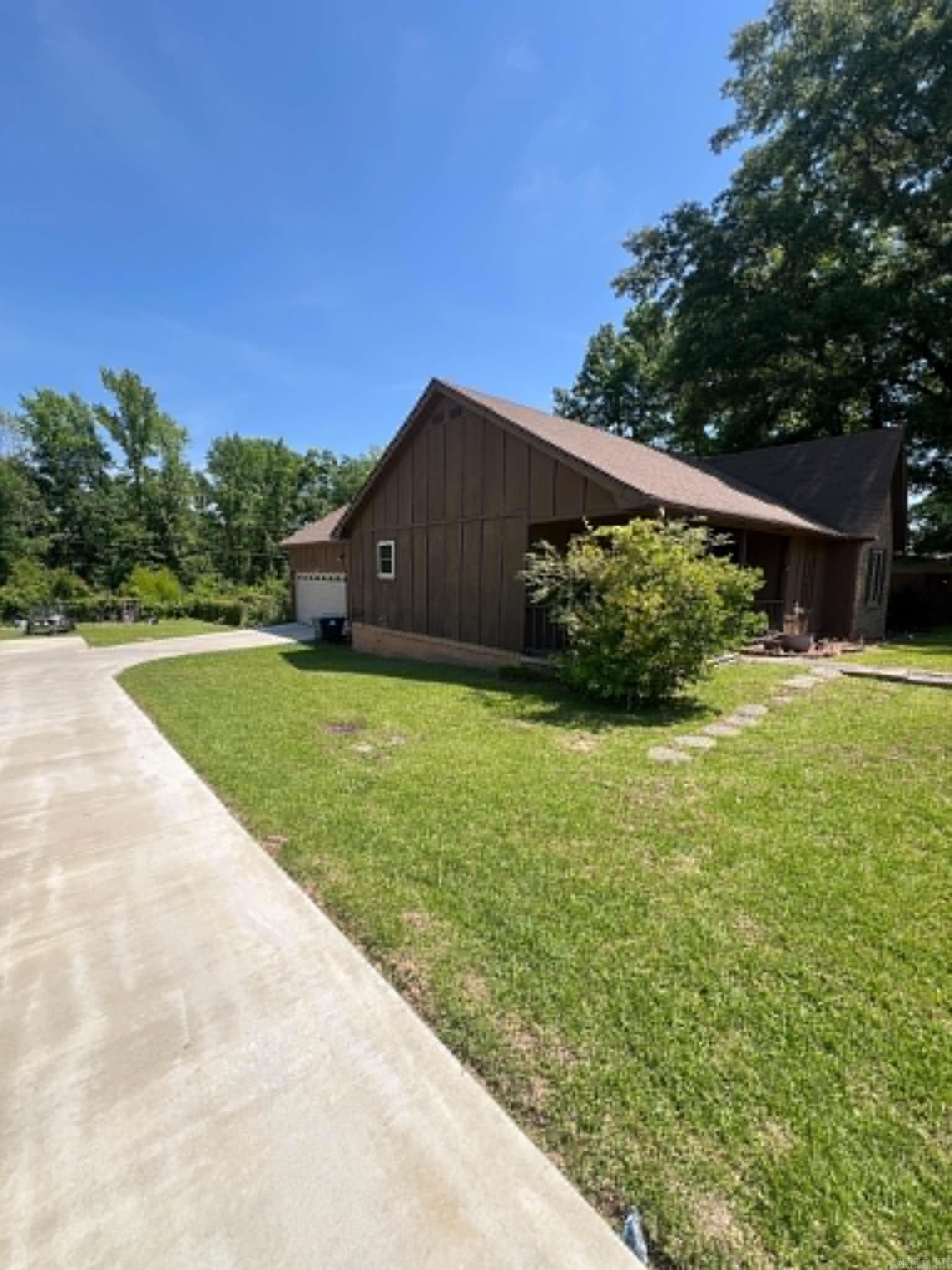 TWIN OAKS - Residential