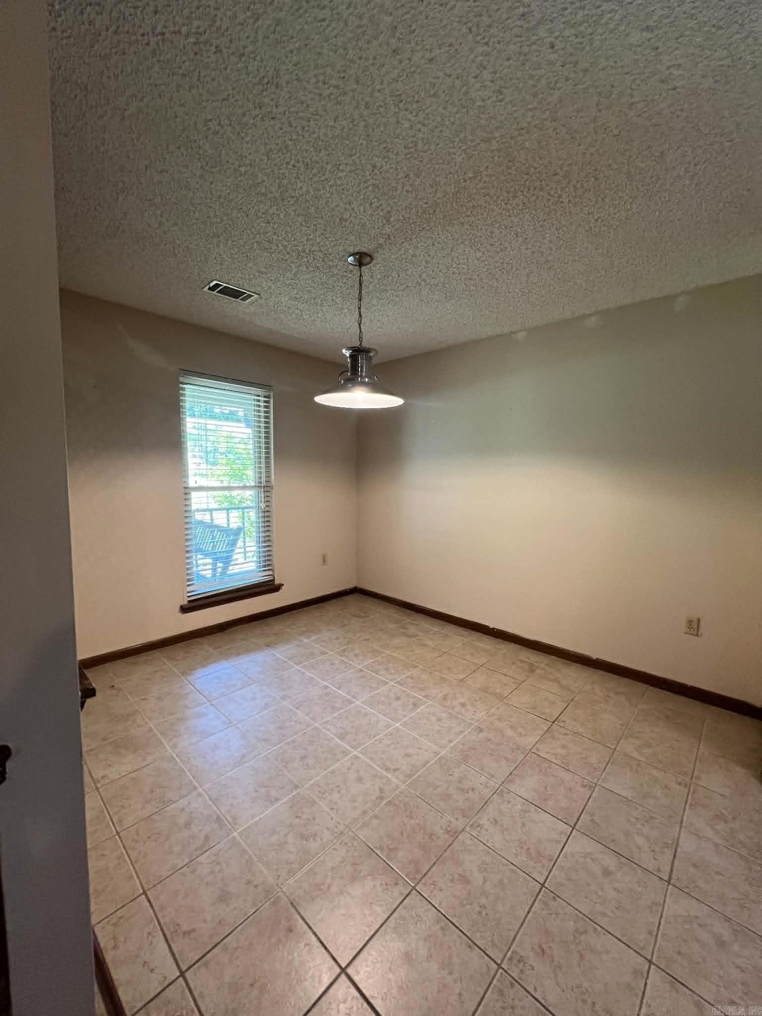 TWIN OAKS - Residential