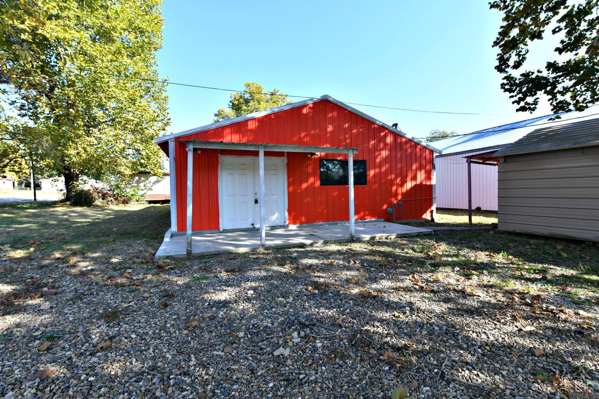 Versatile Commercial Opportunity Step into a property full of possibilities! This older building, updated around 2009 and featuring durable newer metal siding, is ready for its next chapter. With a rich history as both a grocery store and a restaurant, this versatile space is suited for a variety of business ventures. A functional layout, about 1200 square feet, with plenty of room for customization, featuring a designated kitchen area and office space. Take advantage of the included equipment to jumpstart your culinary or hospitality business. An older mobile home and storage shed are included, providing extra utility and flexibility. Lot is 75āX14ā. Sold as-is, this property offers a blank canvas for your vision ā whether it's retail, dining, office space, or something entirely unique.