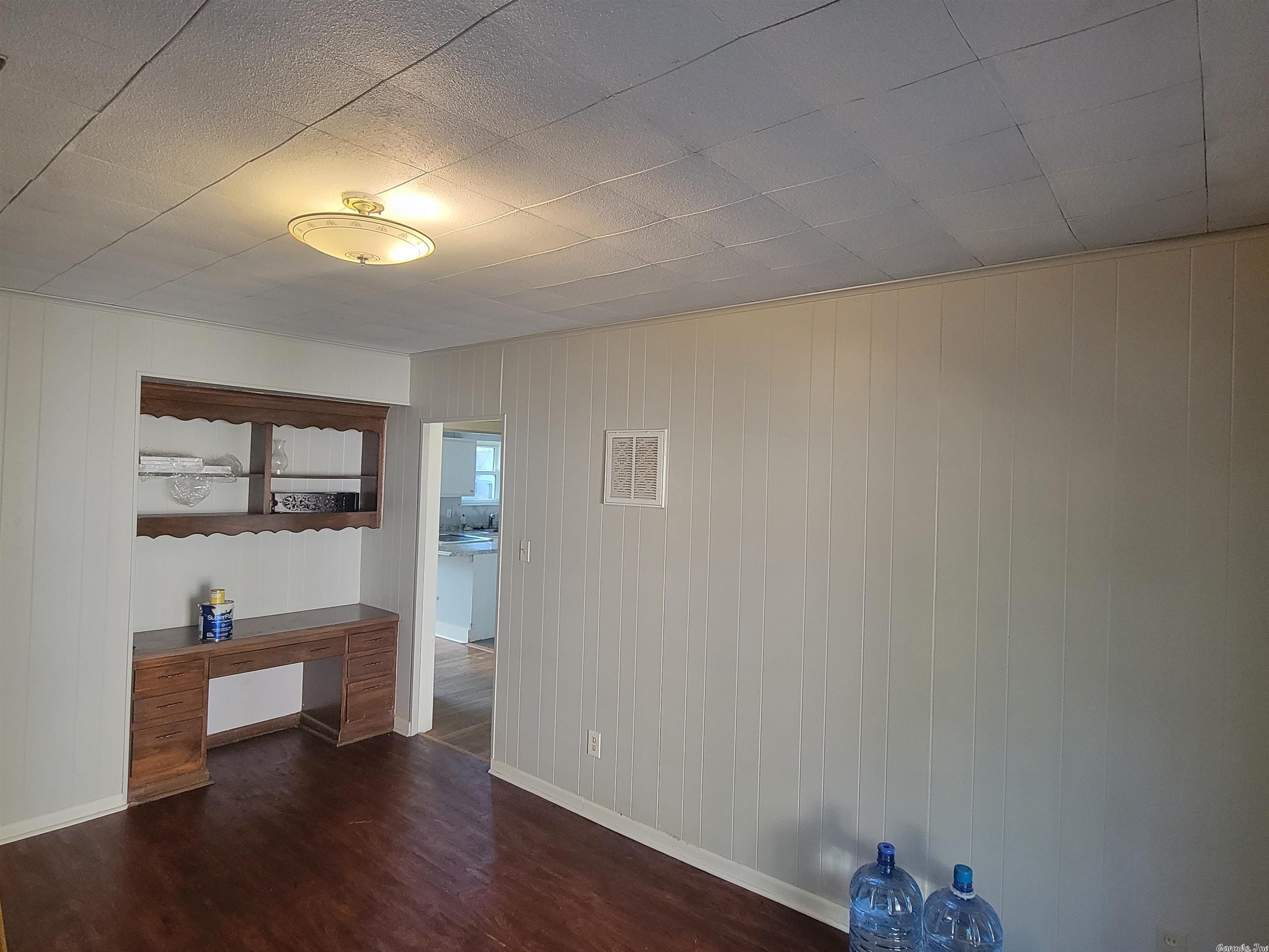 OAK FOREST - Residential Lease