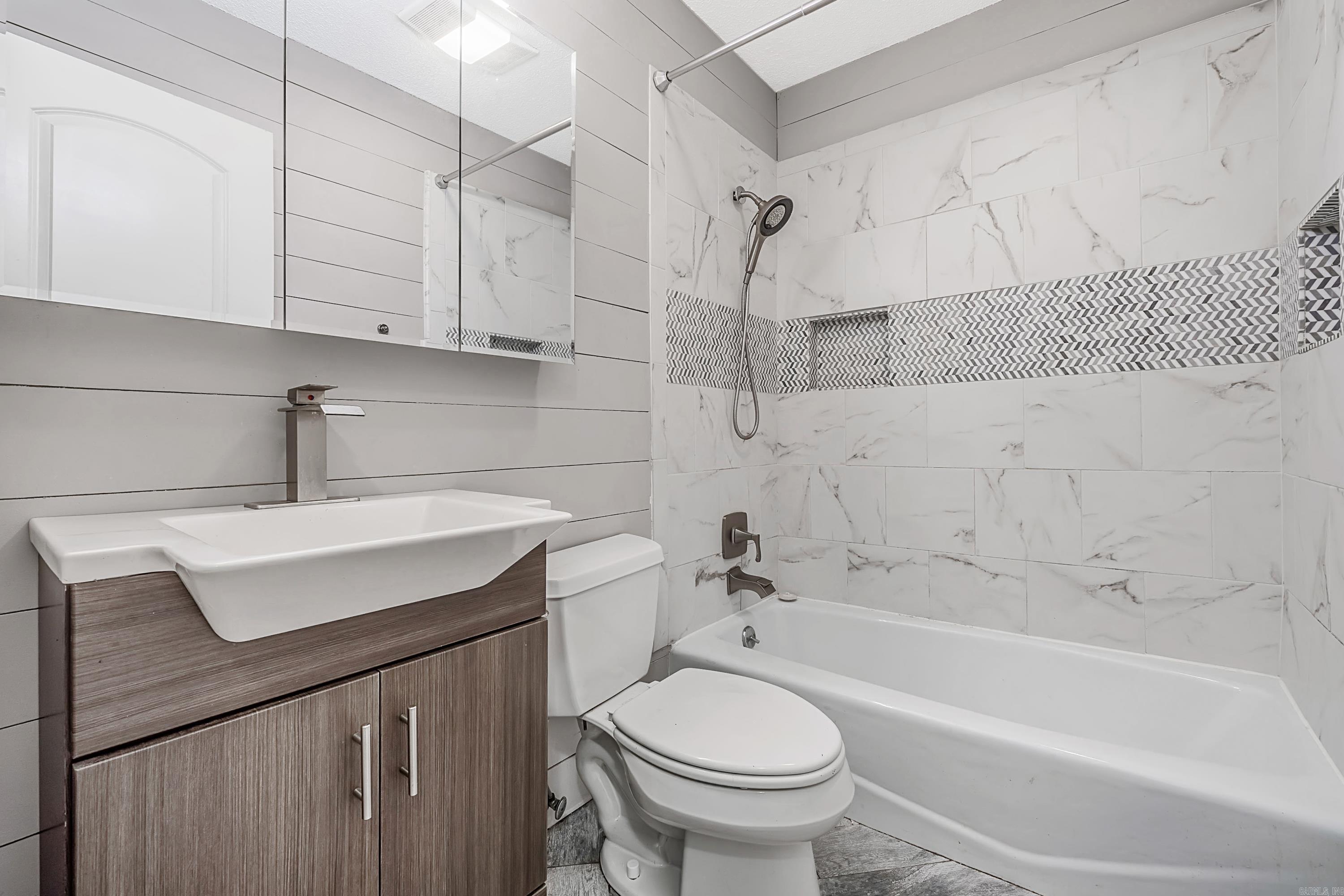 INDIAN HILLS - Residential