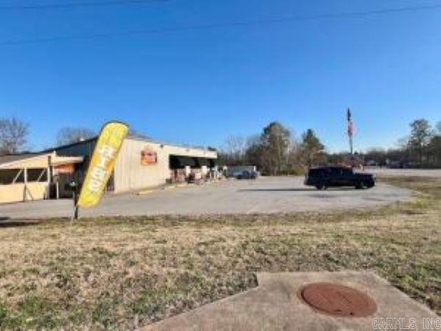 Main image without alt text