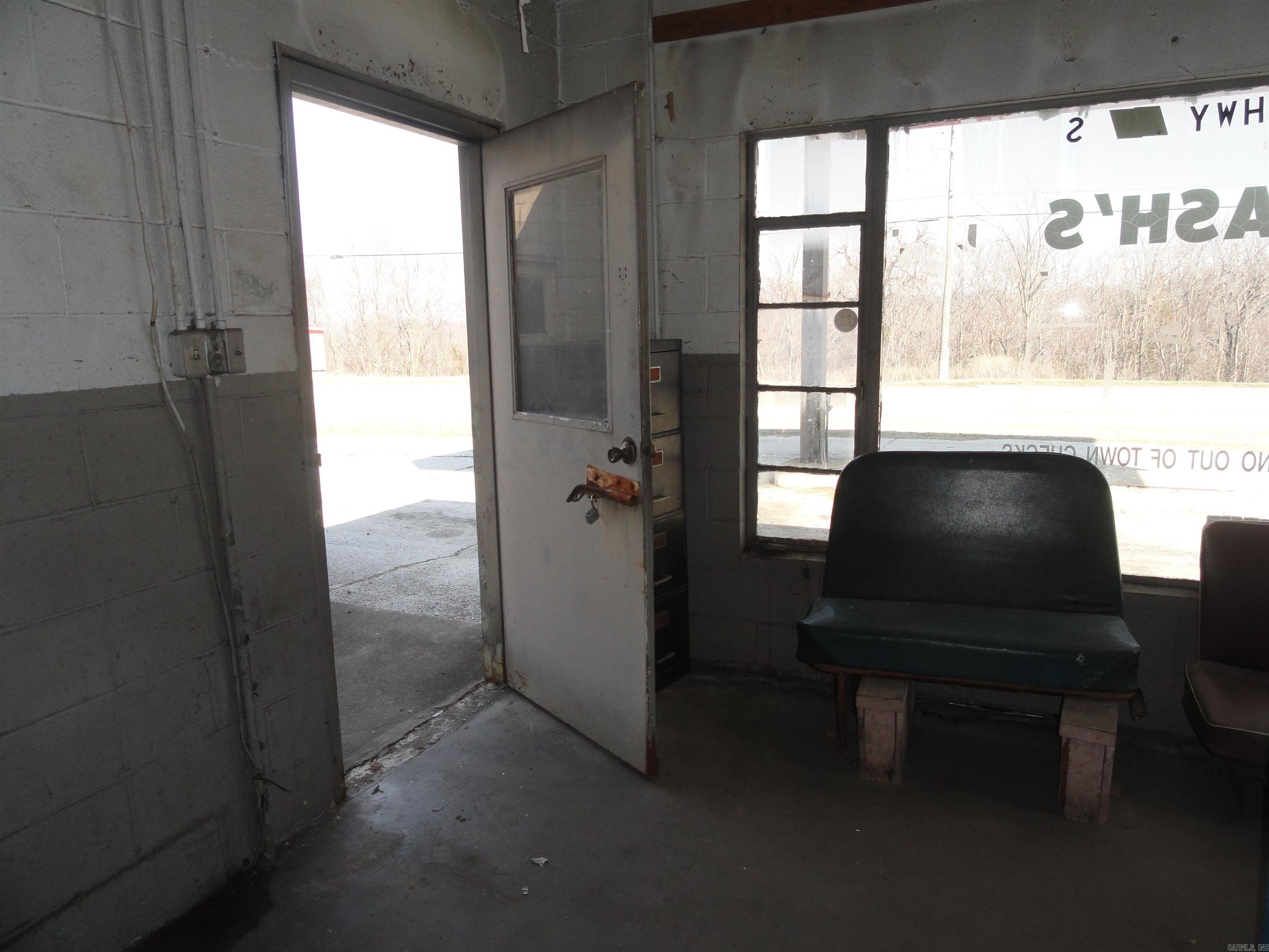 Metes & Bounds - Commercial Sale