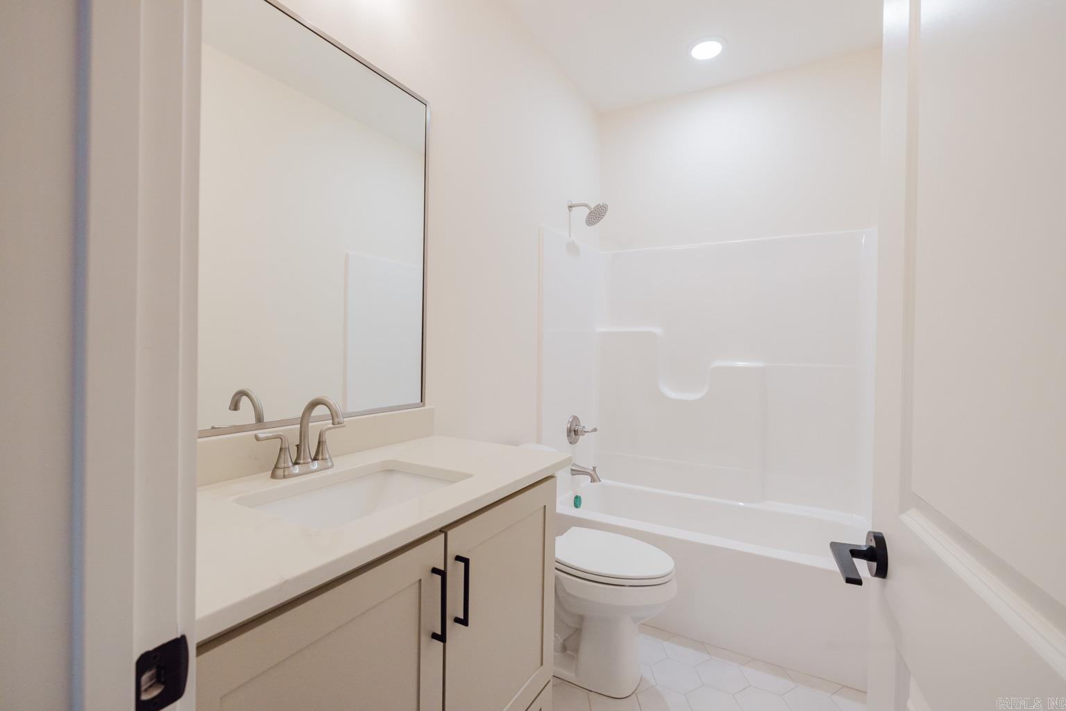 MIDTOWN BRYANT - Residential