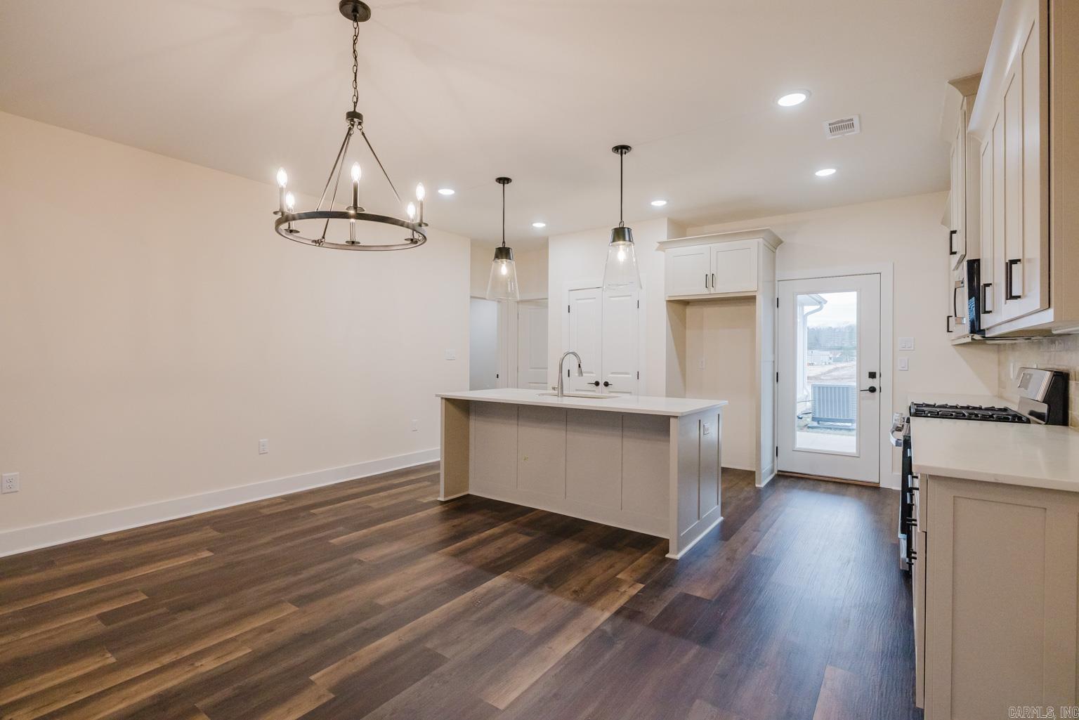 MIDTOWN BRYANT - Residential