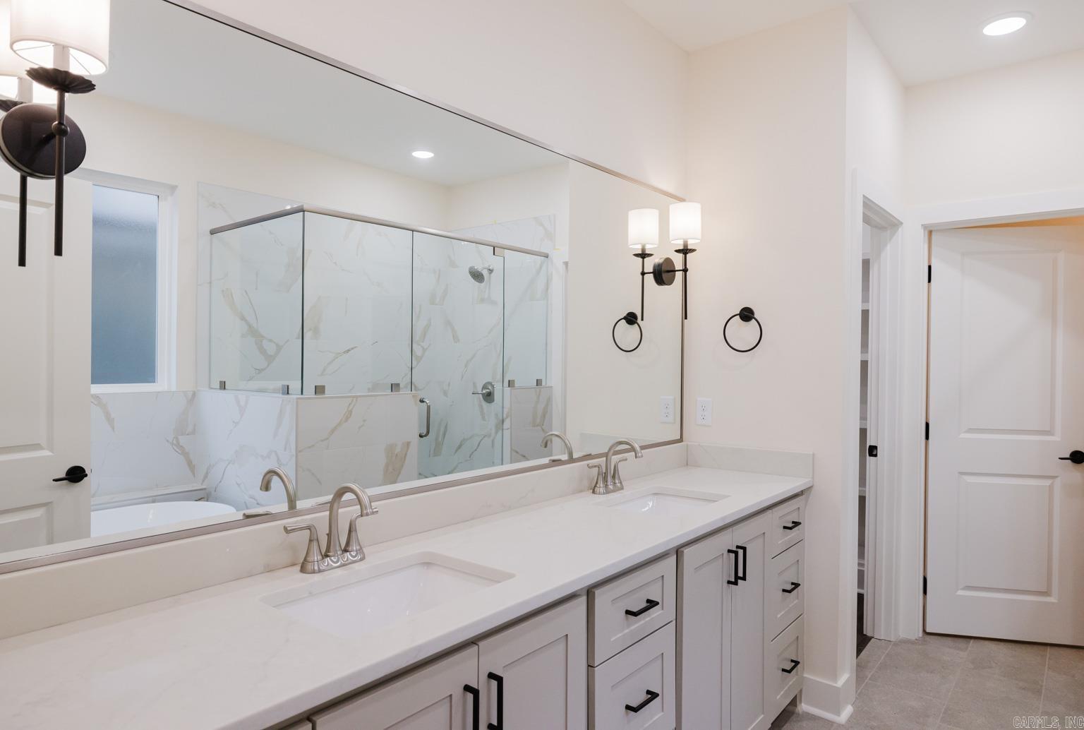 MIDTOWN BRYANT - Residential