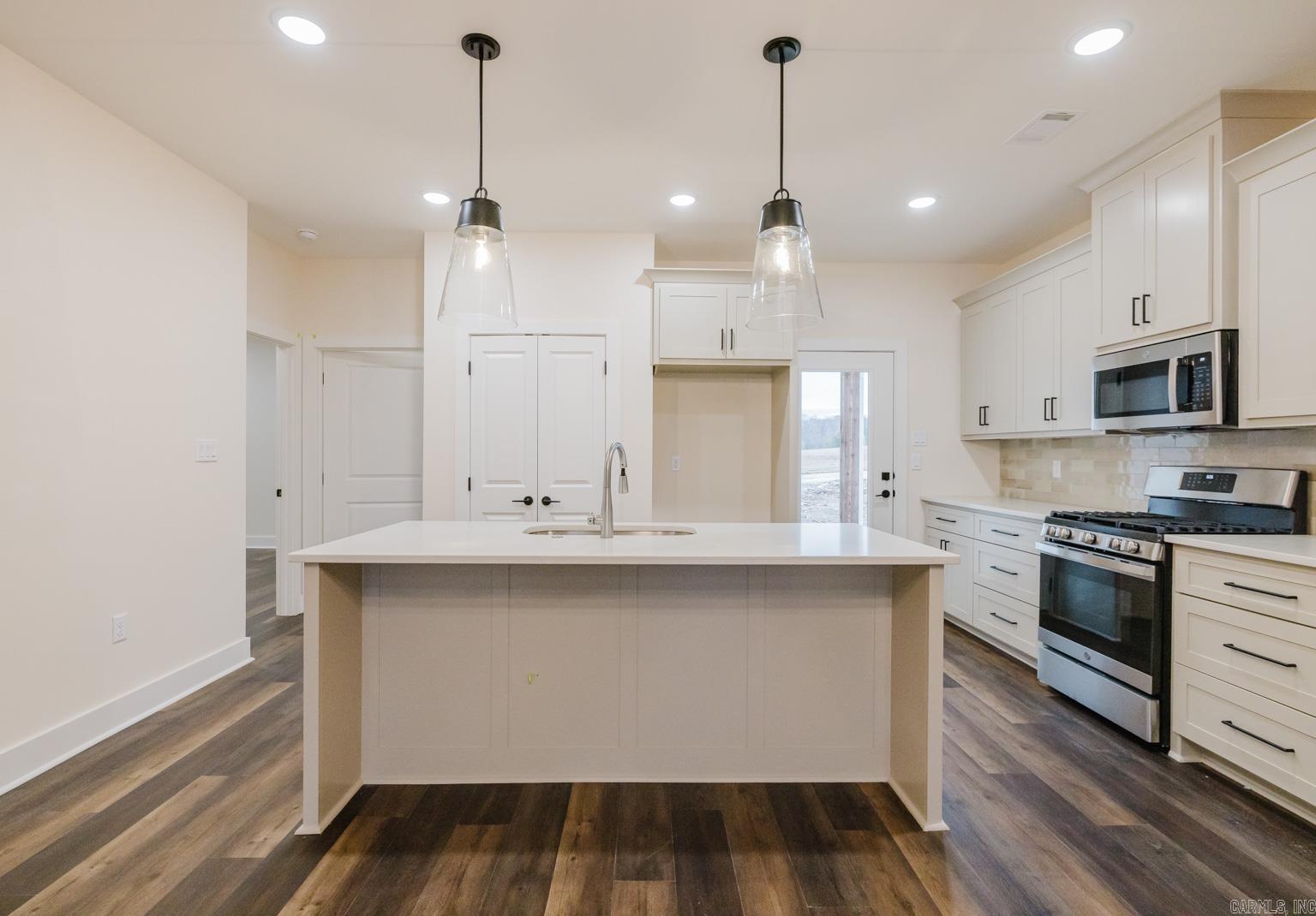 MIDTOWN BRYANT - Residential