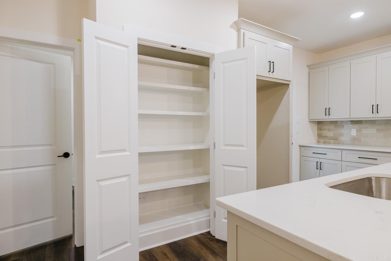 MIDTOWN BRYANT - Residential