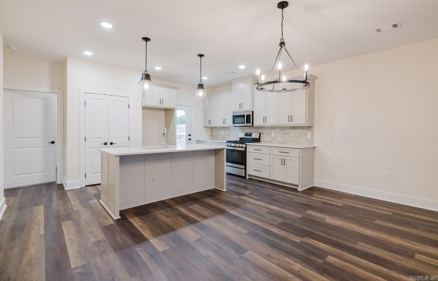 MIDTOWN BRYANT - Residential