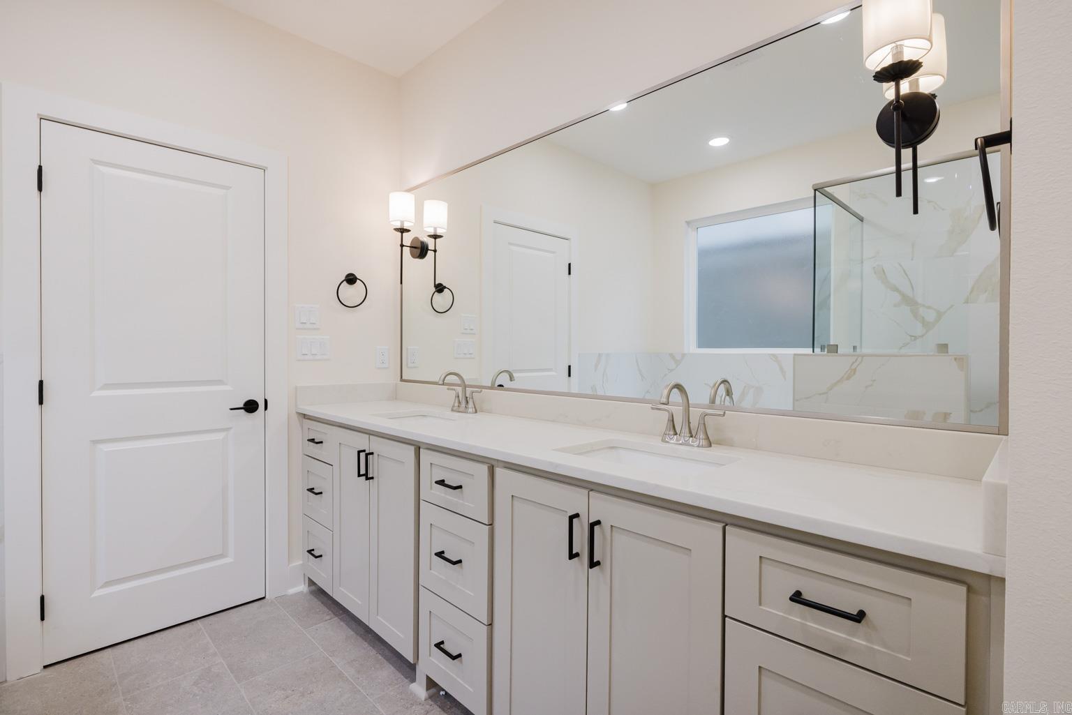 MIDTOWN BRYANT - Residential