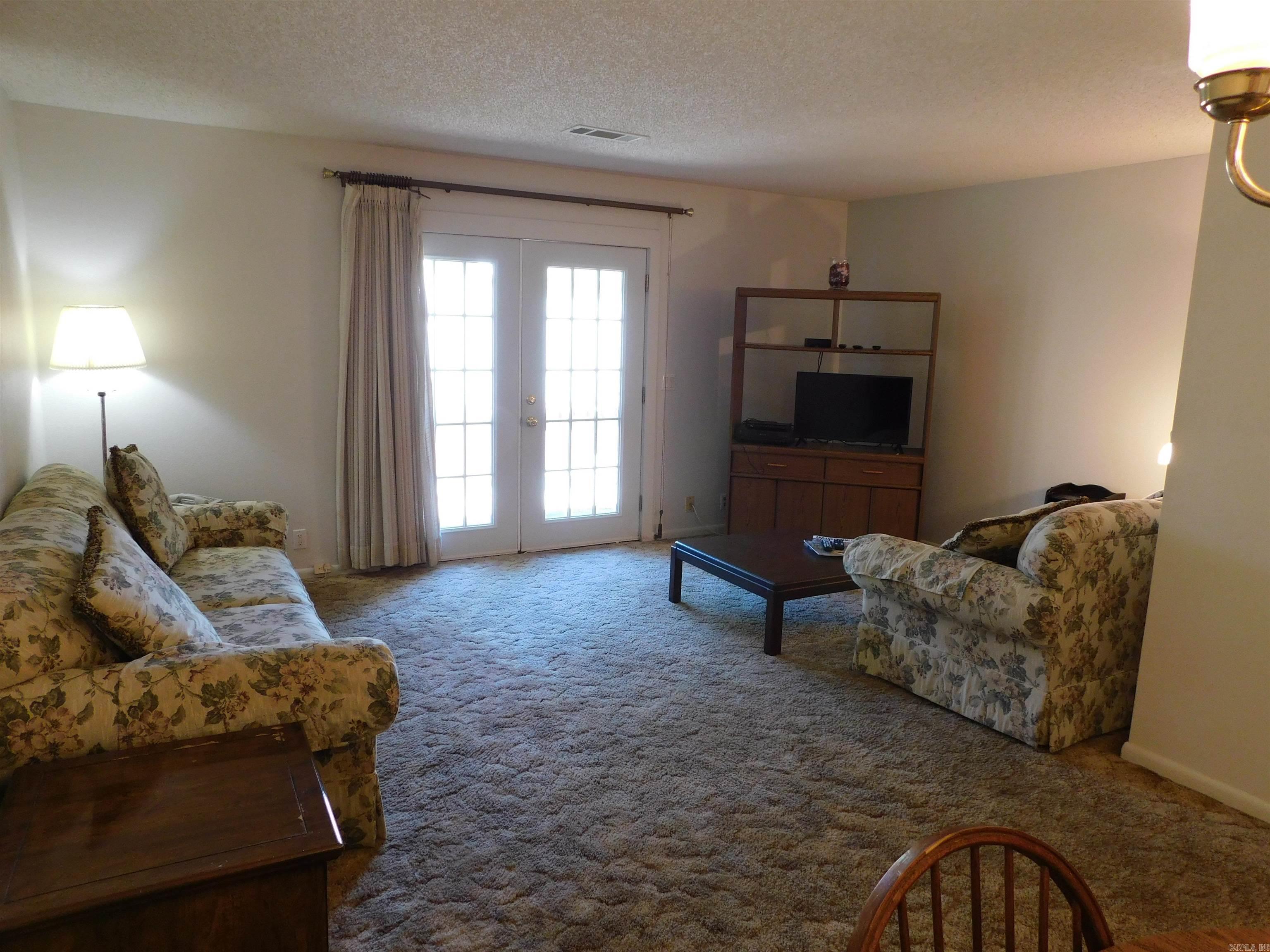 VALENCIA COURTS - Residential