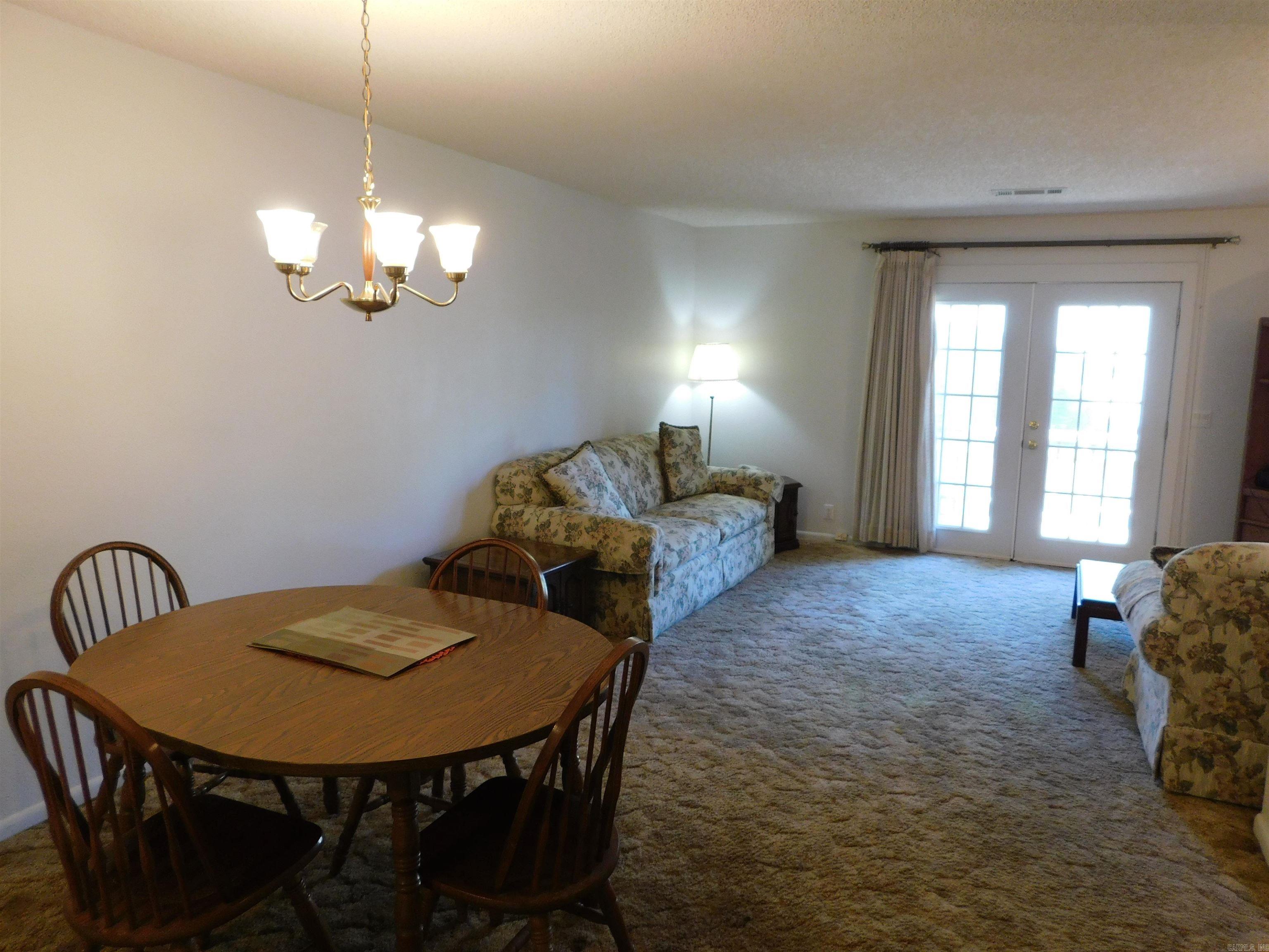 VALENCIA COURTS - Residential