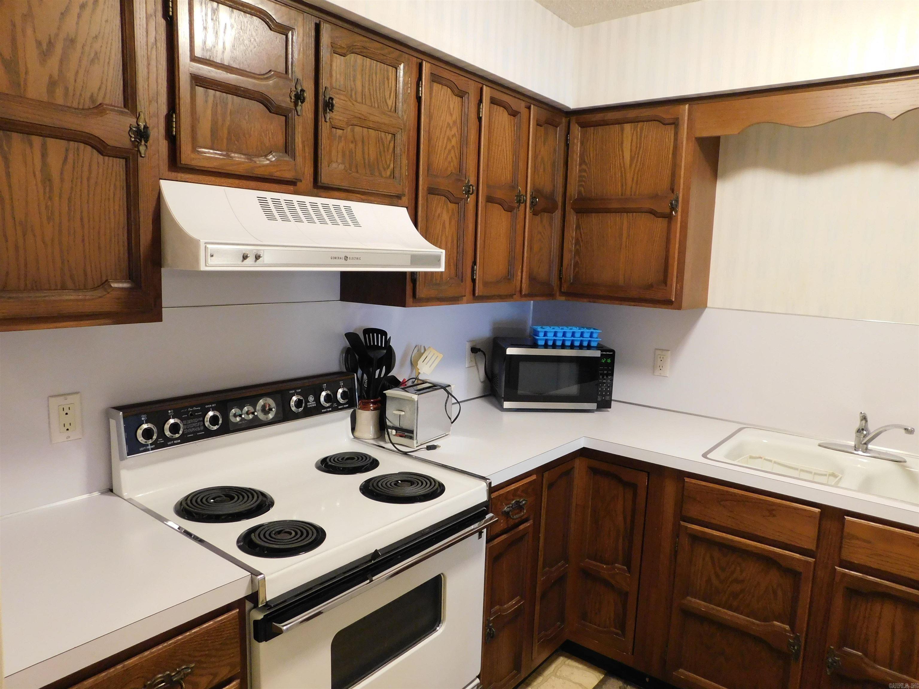 VALENCIA COURTS - Residential