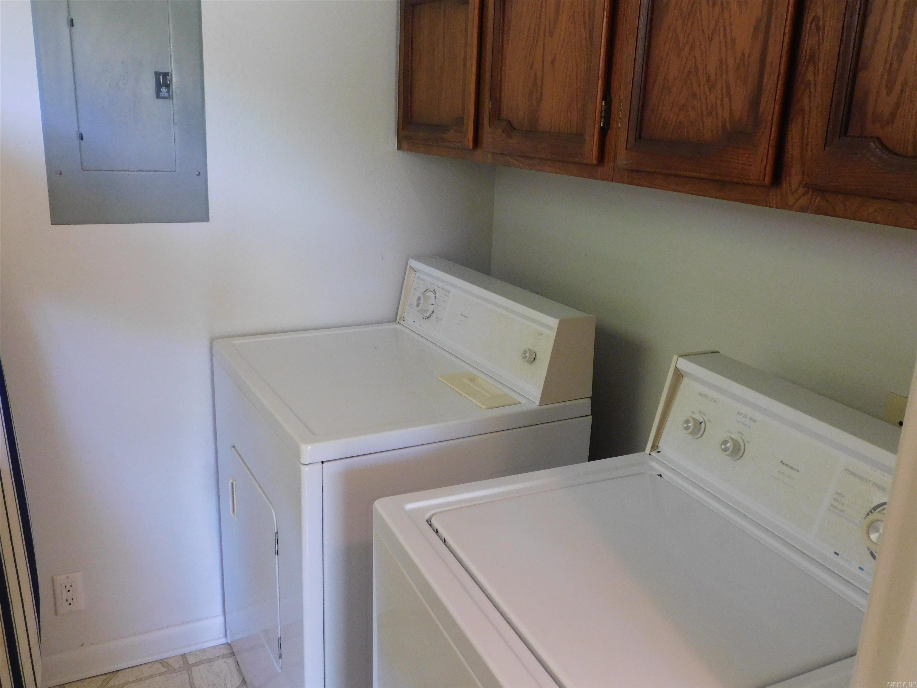 VALENCIA COURTS - Residential