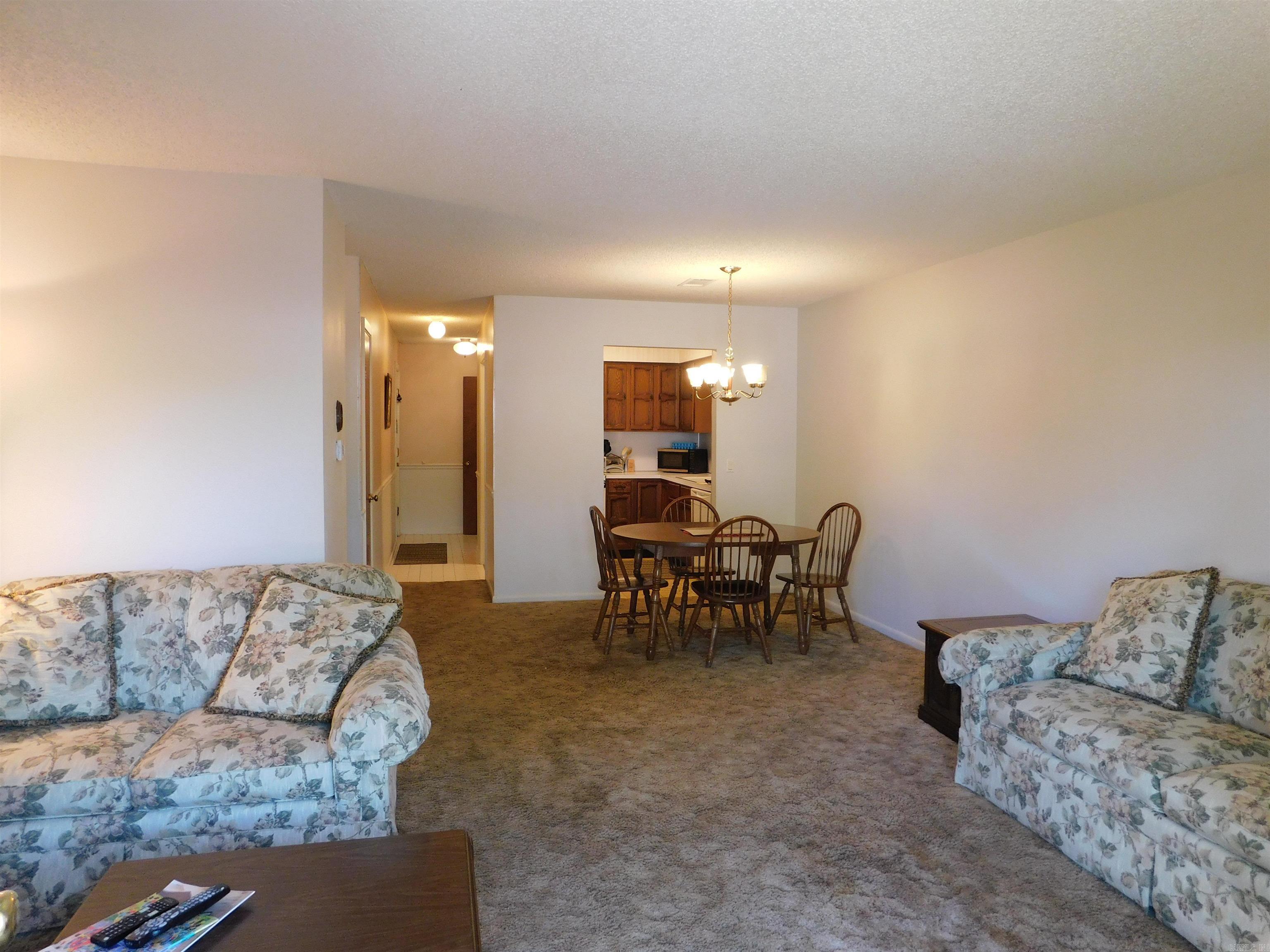 VALENCIA COURTS - Residential