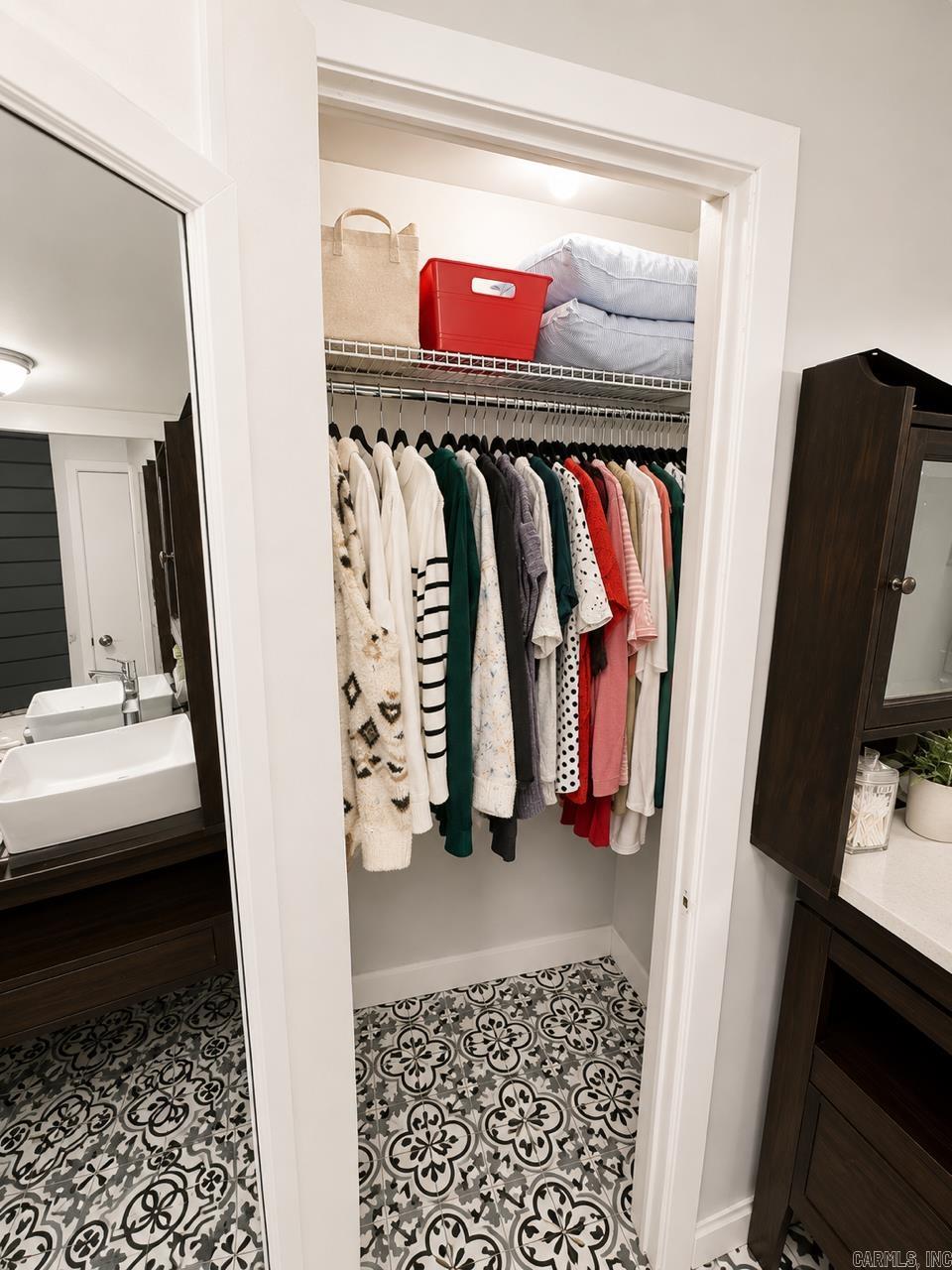 Outlots C 32-10-23 - Residential