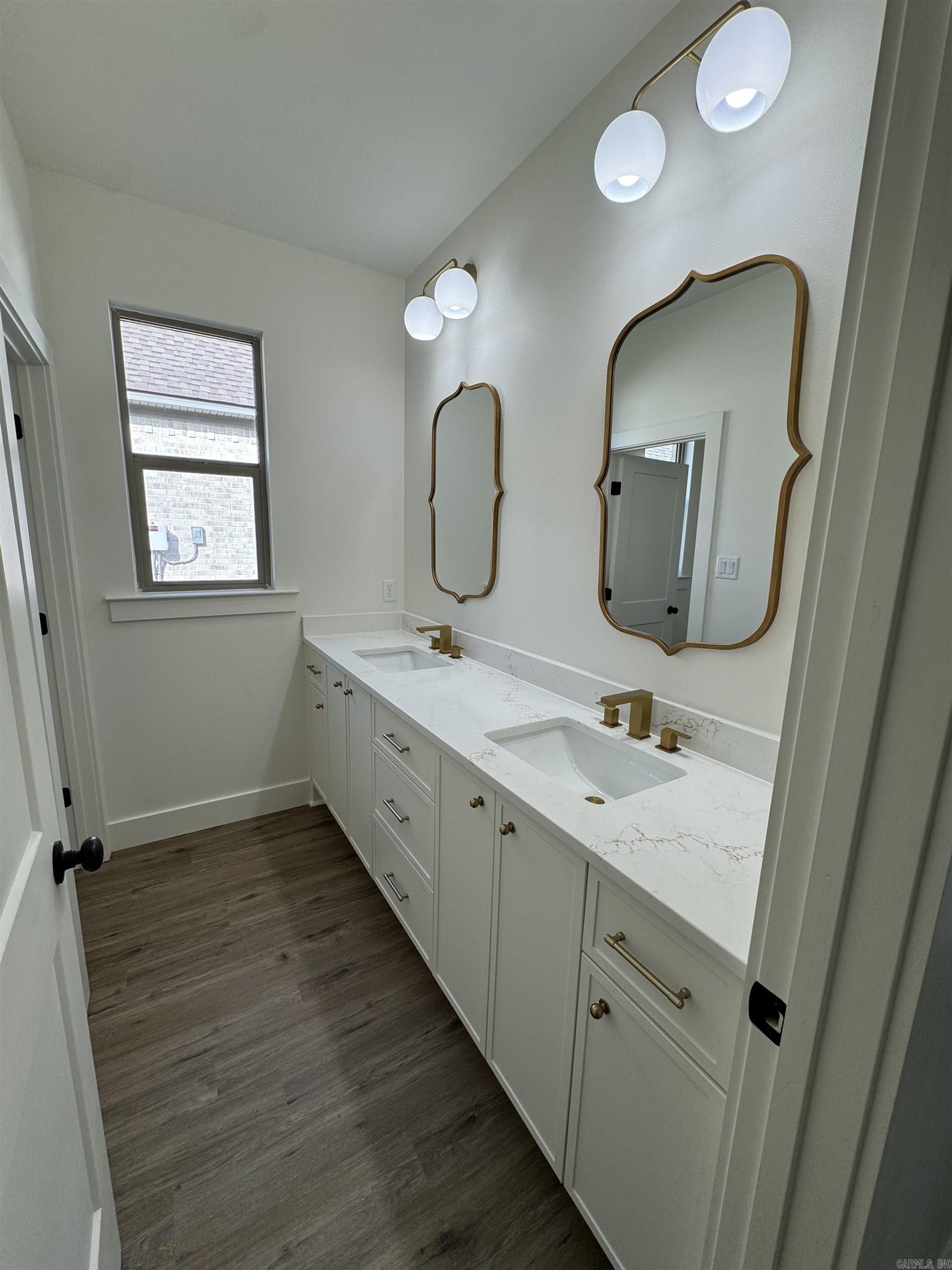 CREEKSIDE - Residential