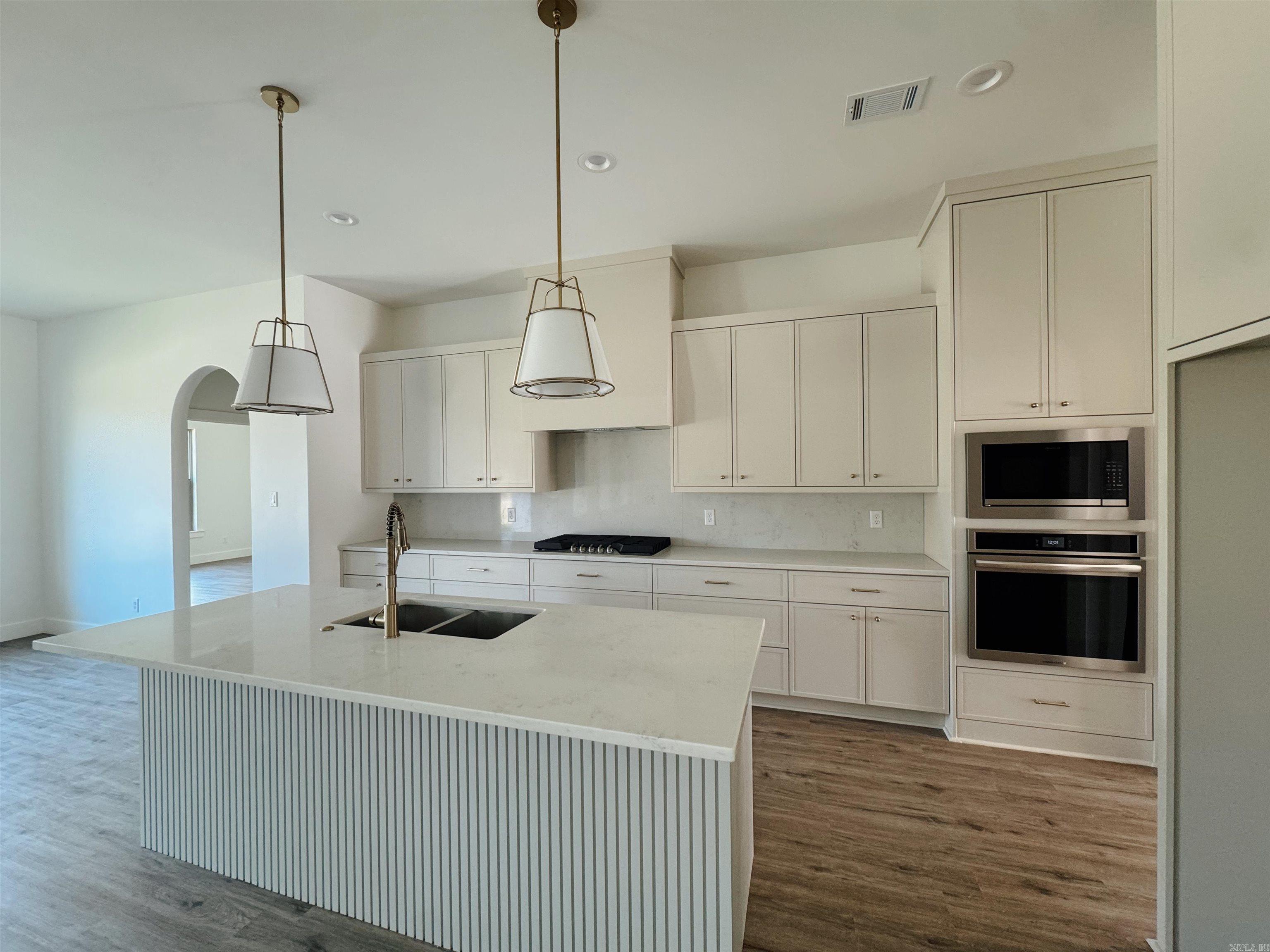 CREEKSIDE - Residential